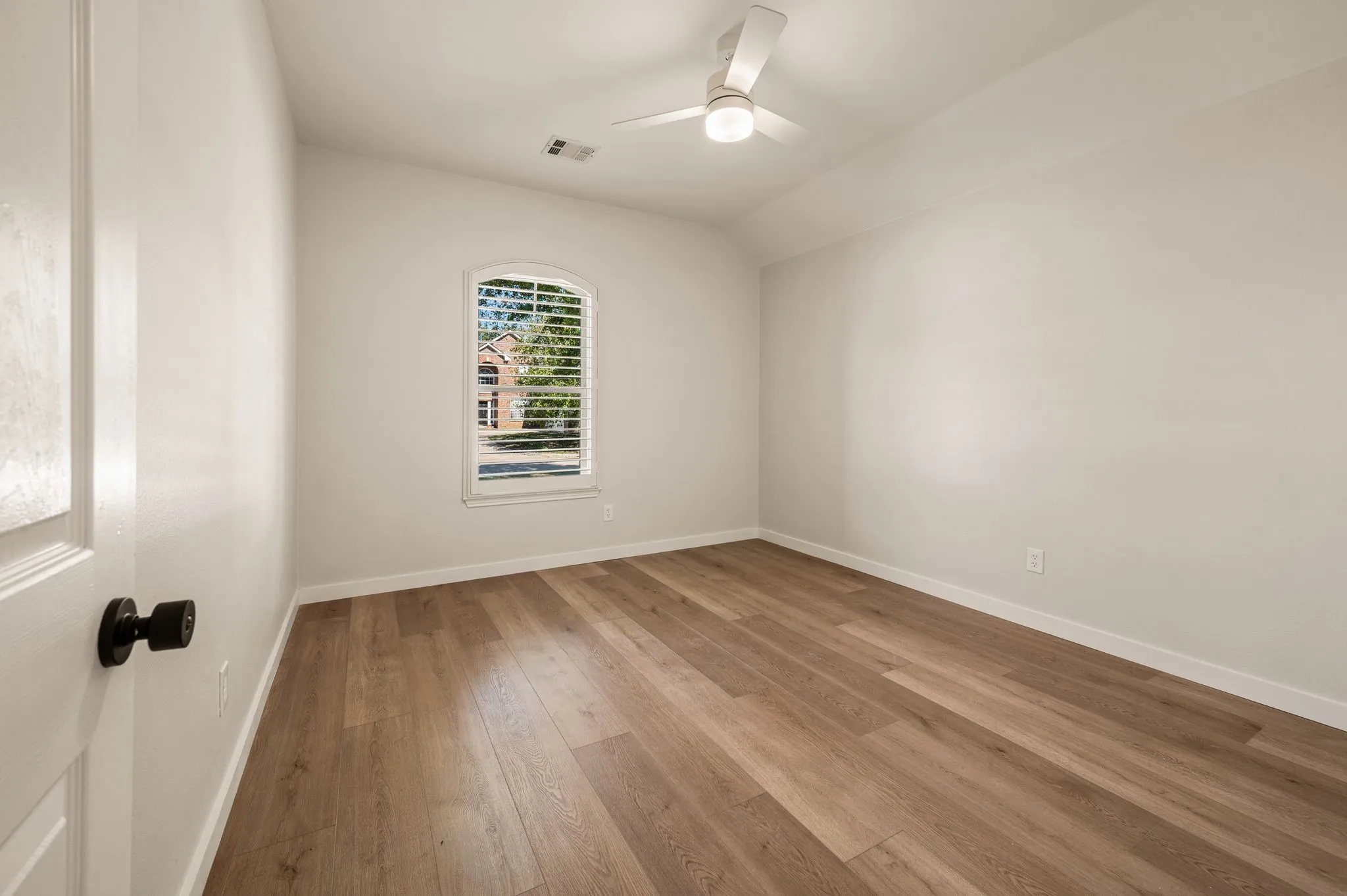 Single Family Residence For Sale in Denton County , 329 Village Trail, Trophy Club, Texas 76262, 4 Bedroom, 2 Bathroom, 2 Garage spaces, 2,320 Sqft, built in 1997, mls#21388046, Real Estate Agent in Trophy Club, Homes For Sale in Denton county, Homes For Sale in Trophy Club, Realtor in Trophy Club Texas, Real Estate Brokerage Independent Realty Texas, Luminita Cordes Realtor
