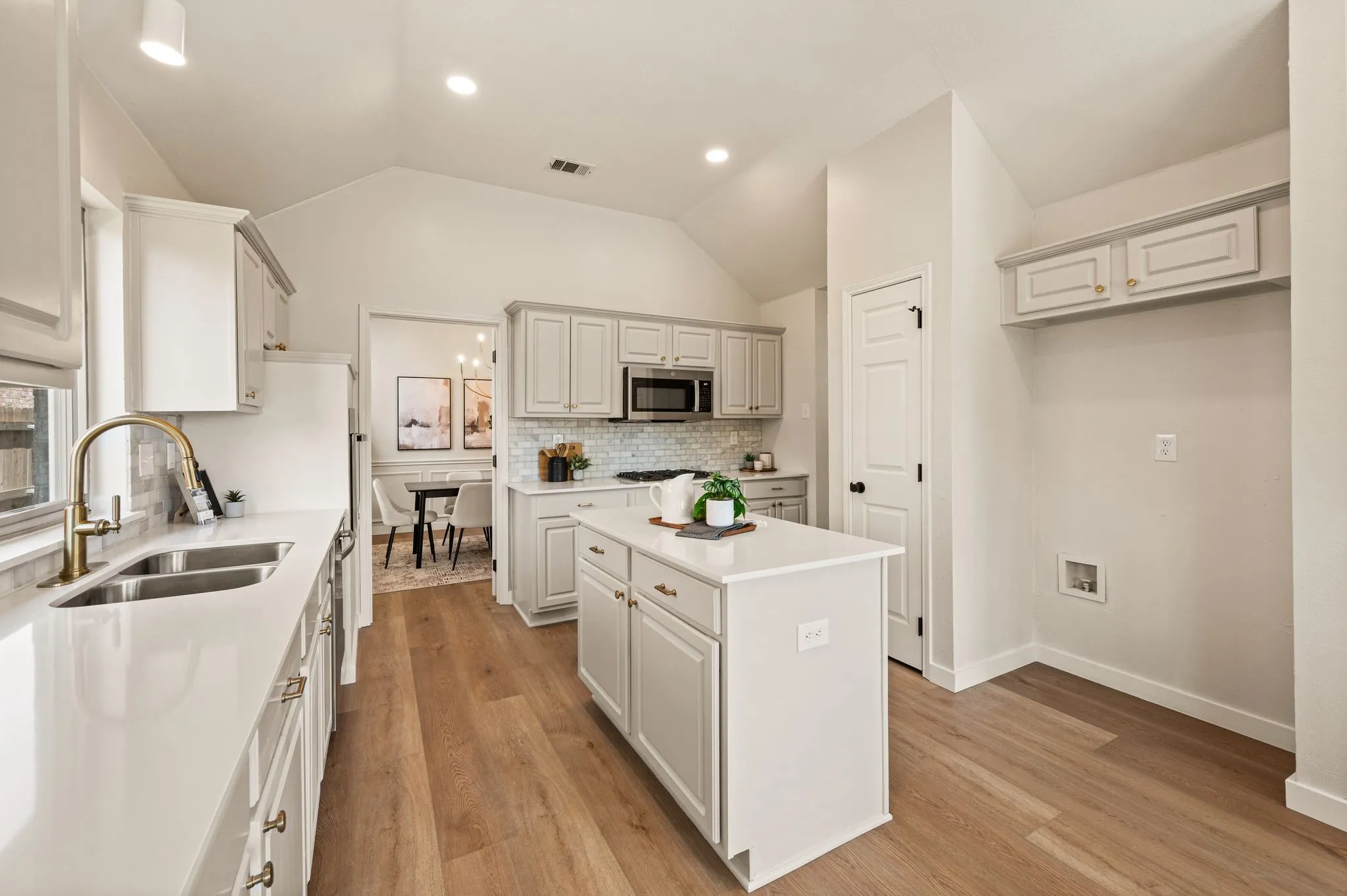 Single Family Residence For Sale in Denton County , 329 Village Trail, Trophy Club, Texas 76262, 4 Bedroom, 2 Bathroom, 2 Garage spaces, 2,320 Sqft, built in 1997, mls#21388046, Real Estate Agent in Trophy Club, Homes For Sale in Denton county, Homes For Sale in Trophy Club, Realtor in Trophy Club Texas, Real Estate Brokerage Independent Realty Texas, Luminita Cordes Realtor