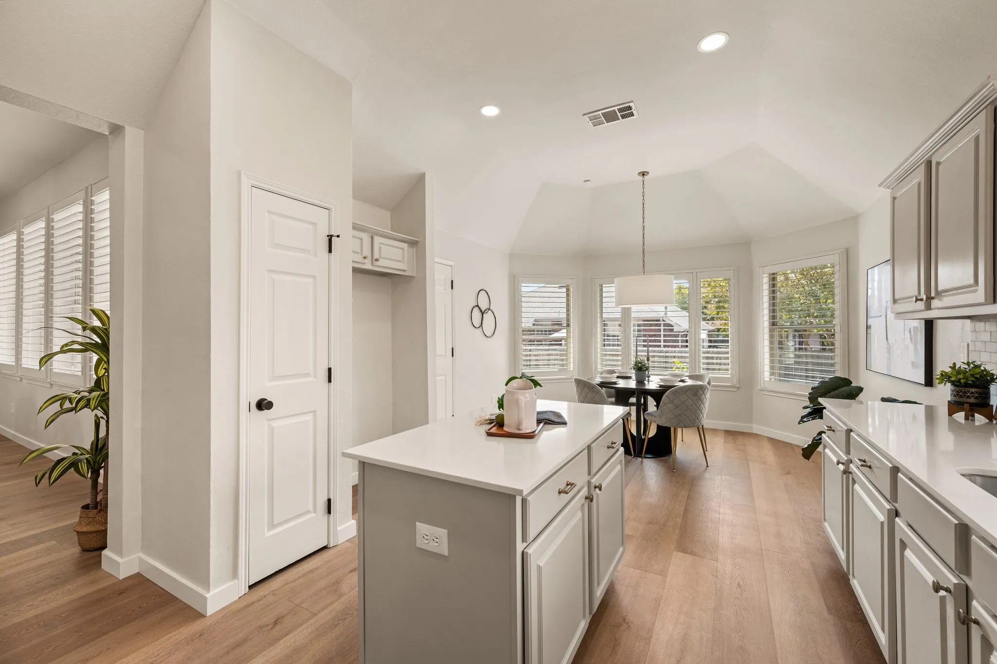 Single Family Residence For Sale in Denton County , 329 Village Trail, Trophy Club, Texas 76262, 4 Bedroom, 2 Bathroom, 2 Garage spaces, 2,320 Sqft, built in 1997, mls#21388046, Real Estate Agent in Trophy Club, Homes For Sale in Denton county, Homes For Sale in Trophy Club, Realtor in Trophy Club Texas, Real Estate Brokerage Independent Realty Texas, Luminita Cordes Realtor