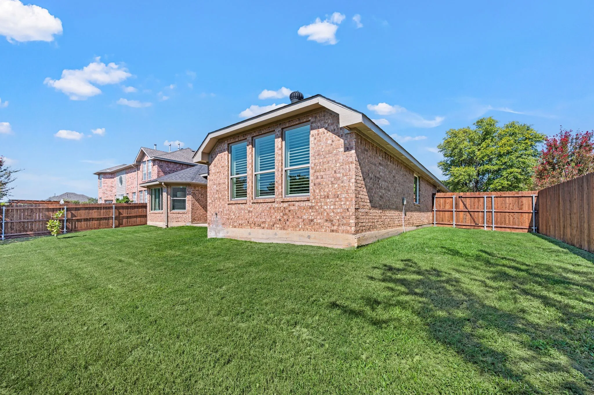 Single Family Residence For Sale in Denton County , 329 Village Trail, Trophy Club, Texas 76262, 4 Bedroom, 2 Bathroom, 2 Garage spaces, 2,320 Sqft, built in 1997, mls#21388046, Real Estate Agent in Trophy Club, Homes For Sale in Denton county, Homes For Sale in Trophy Club, Realtor in Trophy Club Texas, Real Estate Brokerage Independent Realty Texas, Luminita Cordes Realtor