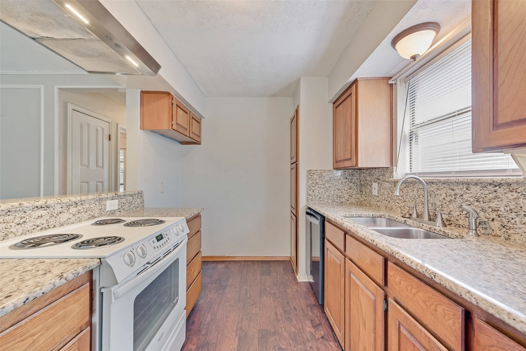 Single Family Residence For Sale in Tarrant County , 806 Wind Brooke Drive, Arlington, Texas 76001, 3 Bedroom, 2 Bathroom, 2 Garage spaces, 1,236 Sqft, built in 1985, mls#21407504, Real Estate Agent in Arlington, Homes For Sale in Tarrant county, Homes For Sale in Arlington, Realtor in Arlington Texas, Real Estate Brokerage Independent Realty Texas, Luminita Cordes Realtor