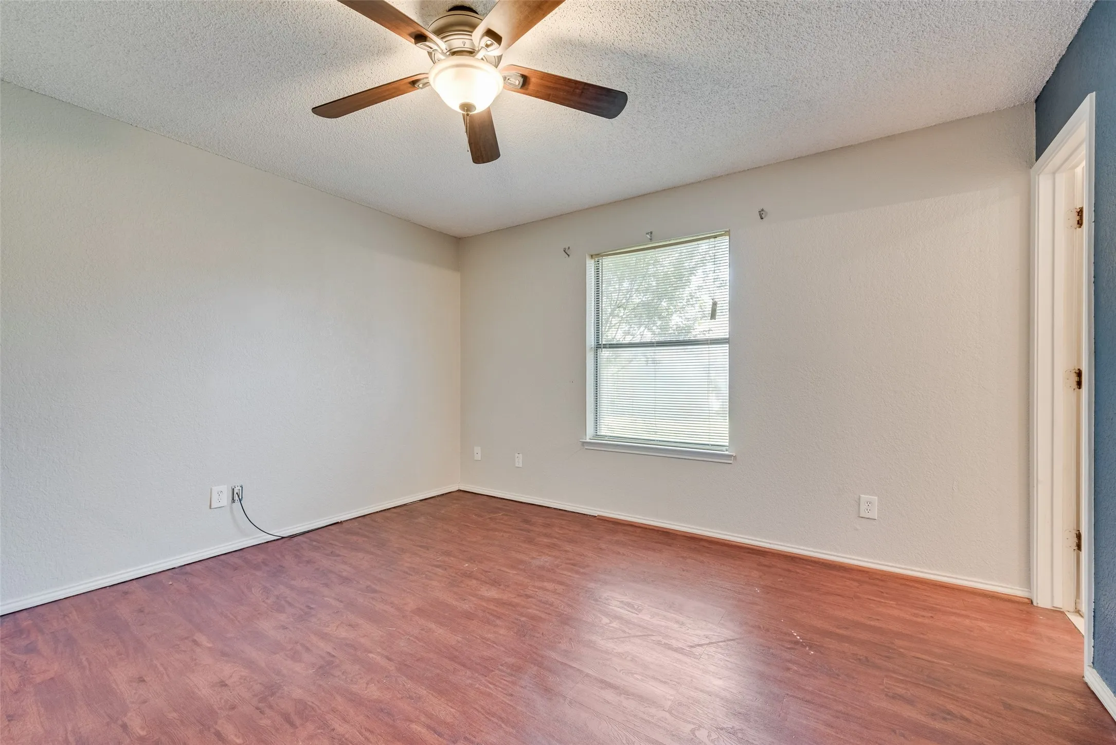 Single Family Residence For Sale in Tarrant County , 806 Wind Brooke Drive, Arlington, Texas 76001, 3 Bedroom, 2 Bathroom, 2 Garage spaces, 1,236 Sqft, built in 1985, mls#21407504, Real Estate Agent in Arlington, Homes For Sale in Tarrant county, Homes For Sale in Arlington, Realtor in Arlington Texas, Real Estate Brokerage Independent Realty Texas, Luminita Cordes Realtor