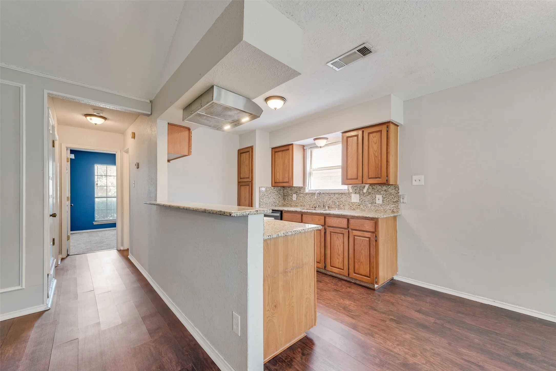 Single Family Residence For Sale in Tarrant County , 806 Wind Brooke Drive, Arlington, Texas 76001, 3 Bedroom, 2 Bathroom, 2 Garage spaces, 1,236 Sqft, built in 1985, mls#21407504, Real Estate Agent in Arlington, Homes For Sale in Tarrant county, Homes For Sale in Arlington, Realtor in Arlington Texas, Real Estate Brokerage Independent Realty Texas, Luminita Cordes Realtor