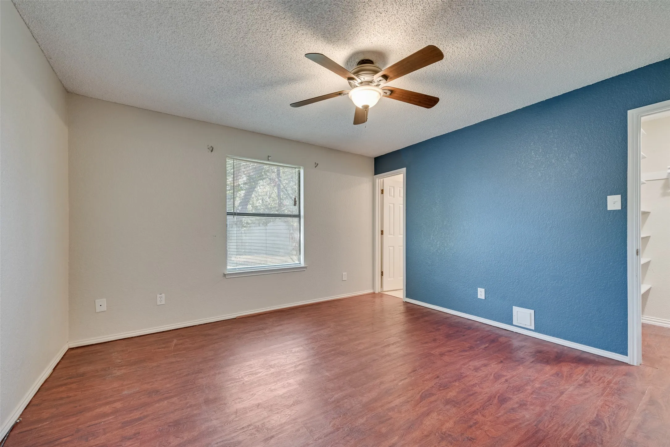 Single Family Residence For Sale in Tarrant County , 806 Wind Brooke Drive, Arlington, Texas 76001, 3 Bedroom, 2 Bathroom, 2 Garage spaces, 1,236 Sqft, built in 1985, mls#21407504, Real Estate Agent in Arlington, Homes For Sale in Tarrant county, Homes For Sale in Arlington, Realtor in Arlington Texas, Real Estate Brokerage Independent Realty Texas, Luminita Cordes Realtor