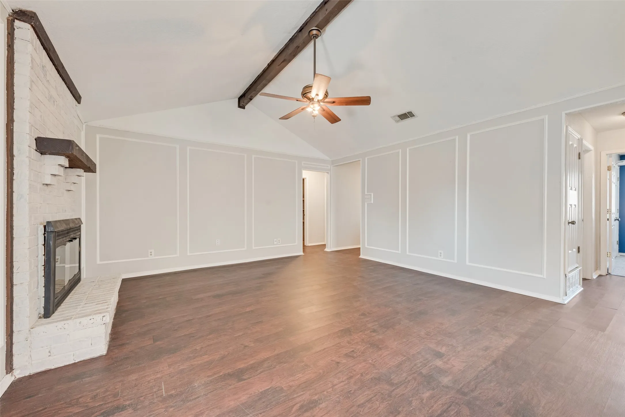 Single Family Residence For Sale in Tarrant County , 806 Wind Brooke Drive, Arlington, Texas 76001, 3 Bedroom, 2 Bathroom, 2 Garage spaces, 1,236 Sqft, built in 1985, mls#21407504, Real Estate Agent in Arlington, Homes For Sale in Tarrant county, Homes For Sale in Arlington, Realtor in Arlington Texas, Real Estate Brokerage Independent Realty Texas, Luminita Cordes Realtor