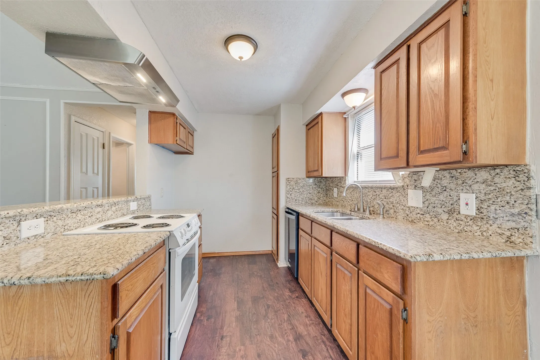 Single Family Residence For Sale in Tarrant County , 806 Wind Brooke Drive, Arlington, Texas 76001, 3 Bedroom, 2 Bathroom, 2 Garage spaces, 1,236 Sqft, built in 1985, mls#21407504, Real Estate Agent in Arlington, Homes For Sale in Tarrant county, Homes For Sale in Arlington, Realtor in Arlington Texas, Real Estate Brokerage Independent Realty Texas, Luminita Cordes Realtor