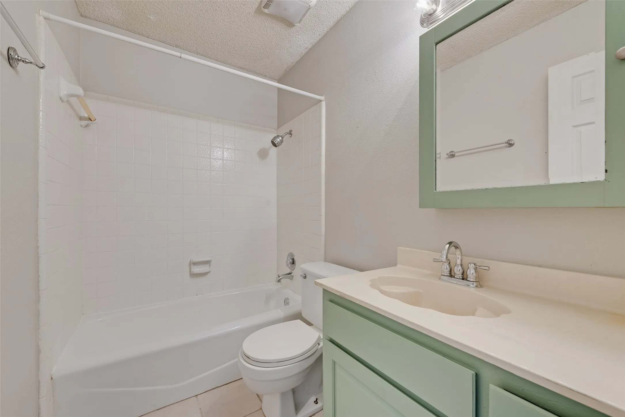Single Family Residence For Sale in Tarrant County , 806 Wind Brooke Drive, Arlington, Texas 76001, 3 Bedroom, 2 Bathroom, 2 Garage spaces, 1,236 Sqft, built in 1985, mls#21407504, Real Estate Agent in Arlington, Homes For Sale in Tarrant county, Homes For Sale in Arlington, Realtor in Arlington Texas, Real Estate Brokerage Independent Realty Texas, Luminita Cordes Realtor