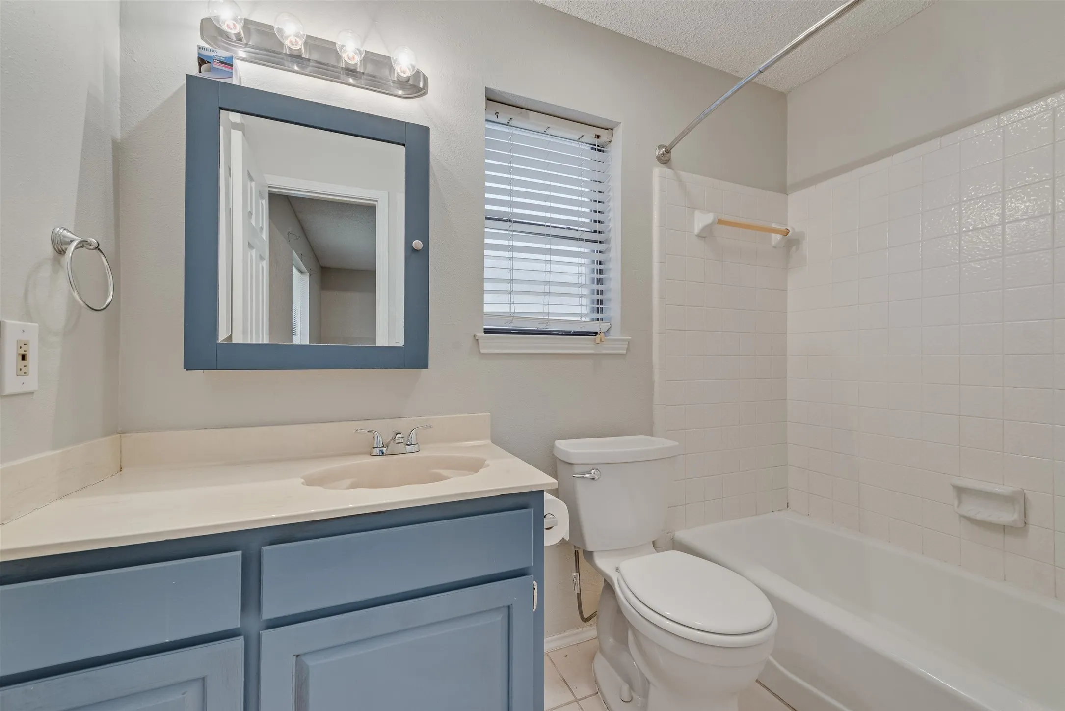 Single Family Residence For Sale in Tarrant County , 806 Wind Brooke Drive, Arlington, Texas 76001, 3 Bedroom, 2 Bathroom, 2 Garage spaces, 1,236 Sqft, built in 1985, mls#21407504, Real Estate Agent in Arlington, Homes For Sale in Tarrant county, Homes For Sale in Arlington, Realtor in Arlington Texas, Real Estate Brokerage Independent Realty Texas, Luminita Cordes Realtor