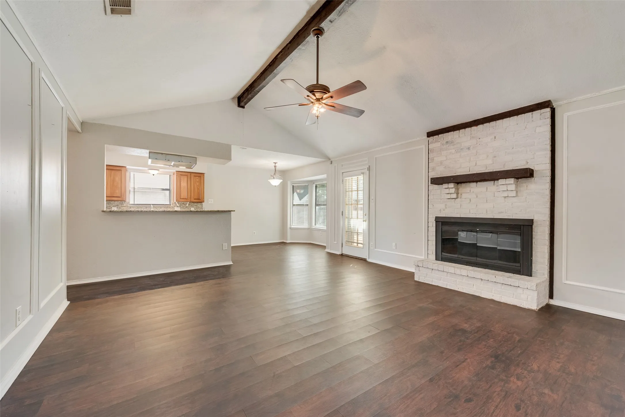 Single Family Residence For Sale in Tarrant County , 806 Wind Brooke Drive, Arlington, Texas 76001, 3 Bedroom, 2 Bathroom, 2 Garage spaces, 1,236 Sqft, built in 1985, mls#21407504, Real Estate Agent in Arlington, Homes For Sale in Tarrant county, Homes For Sale in Arlington, Realtor in Arlington Texas, Real Estate Brokerage Independent Realty Texas, Luminita Cordes Realtor