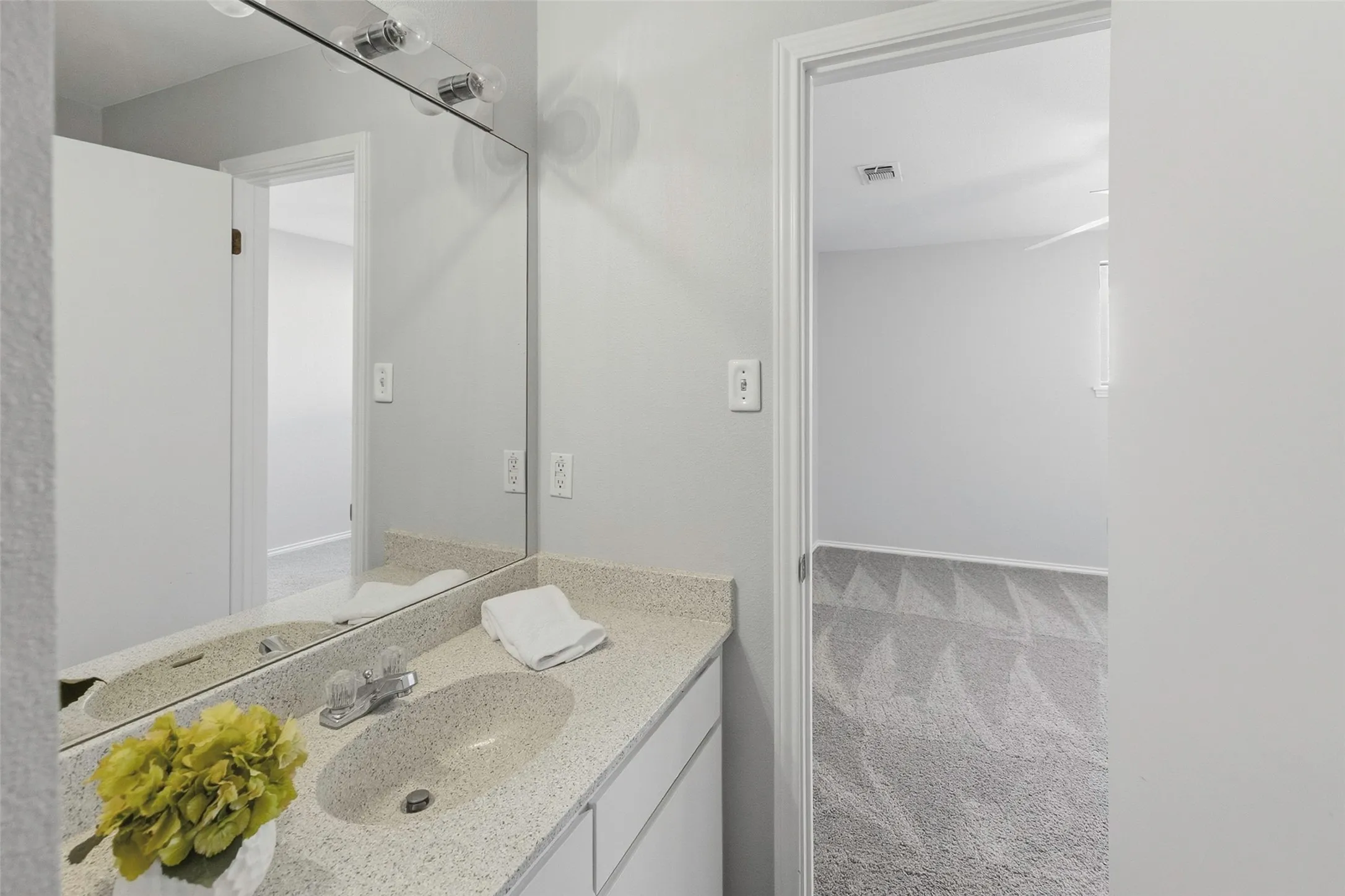 Townhouse For Sale in Tarrant County , 3409 Bristol Road, Fort Worth, Texas 76107, 3 Bedroom, 3 Bathroom, 2 Garage spaces, 2,427 Sqft, built in 1977, mls#21407826, Real Estate Agent in Fort Worth, Homes For Sale in Tarrant county, Homes For Sale in Fort Worth, Realtor in Fort Worth Texas, Real Estate Brokerage Independent Realty Texas, Luminita Cordes Realtor