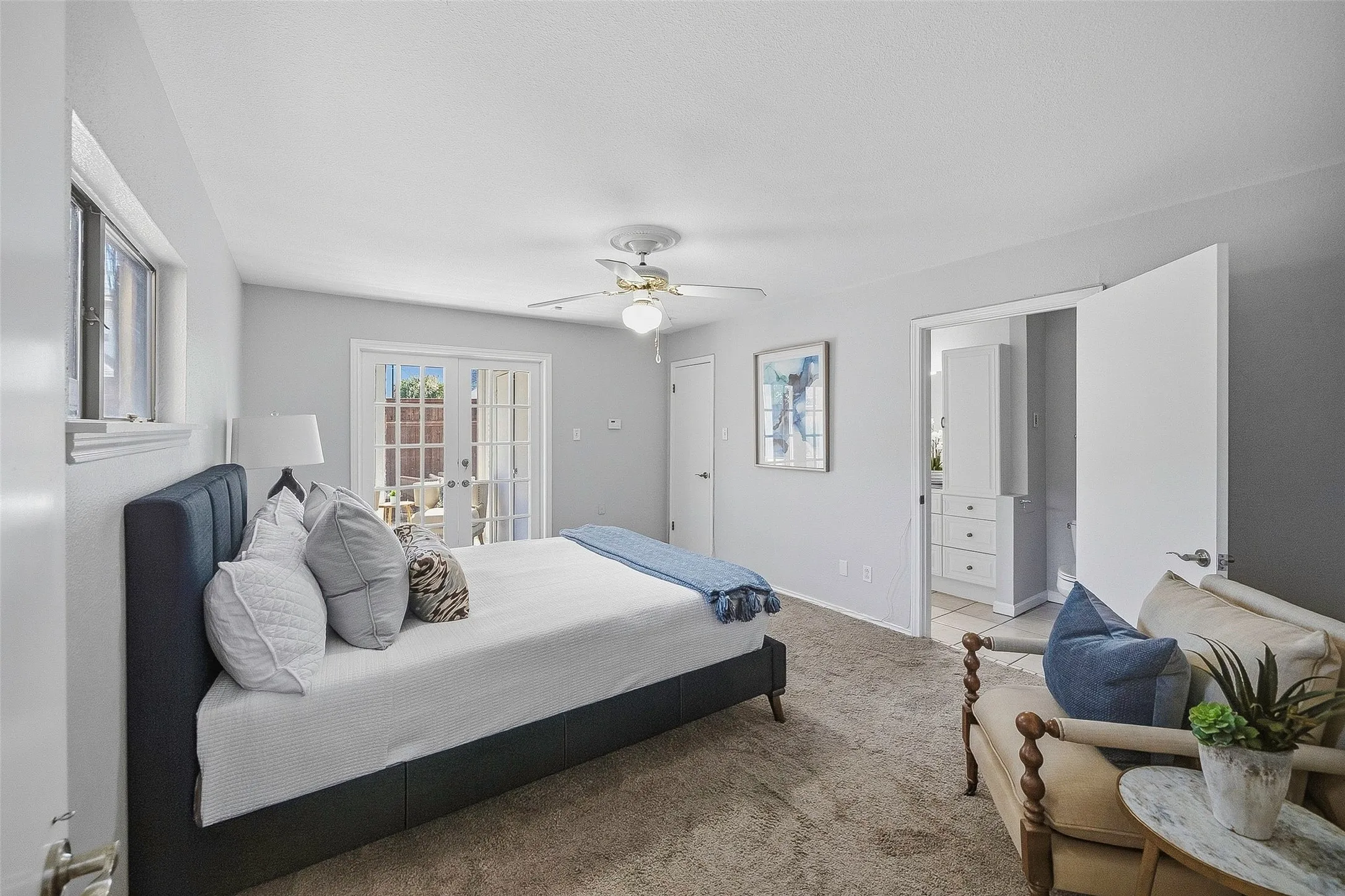 Townhouse For Sale in Tarrant County , 3409 Bristol Road, Fort Worth, Texas 76107, 3 Bedroom, 3 Bathroom, 2 Garage spaces, 2,427 Sqft, built in 1977, mls#21407826, Real Estate Agent in Fort Worth, Homes For Sale in Tarrant county, Homes For Sale in Fort Worth, Realtor in Fort Worth Texas, Real Estate Brokerage Independent Realty Texas, Luminita Cordes Realtor