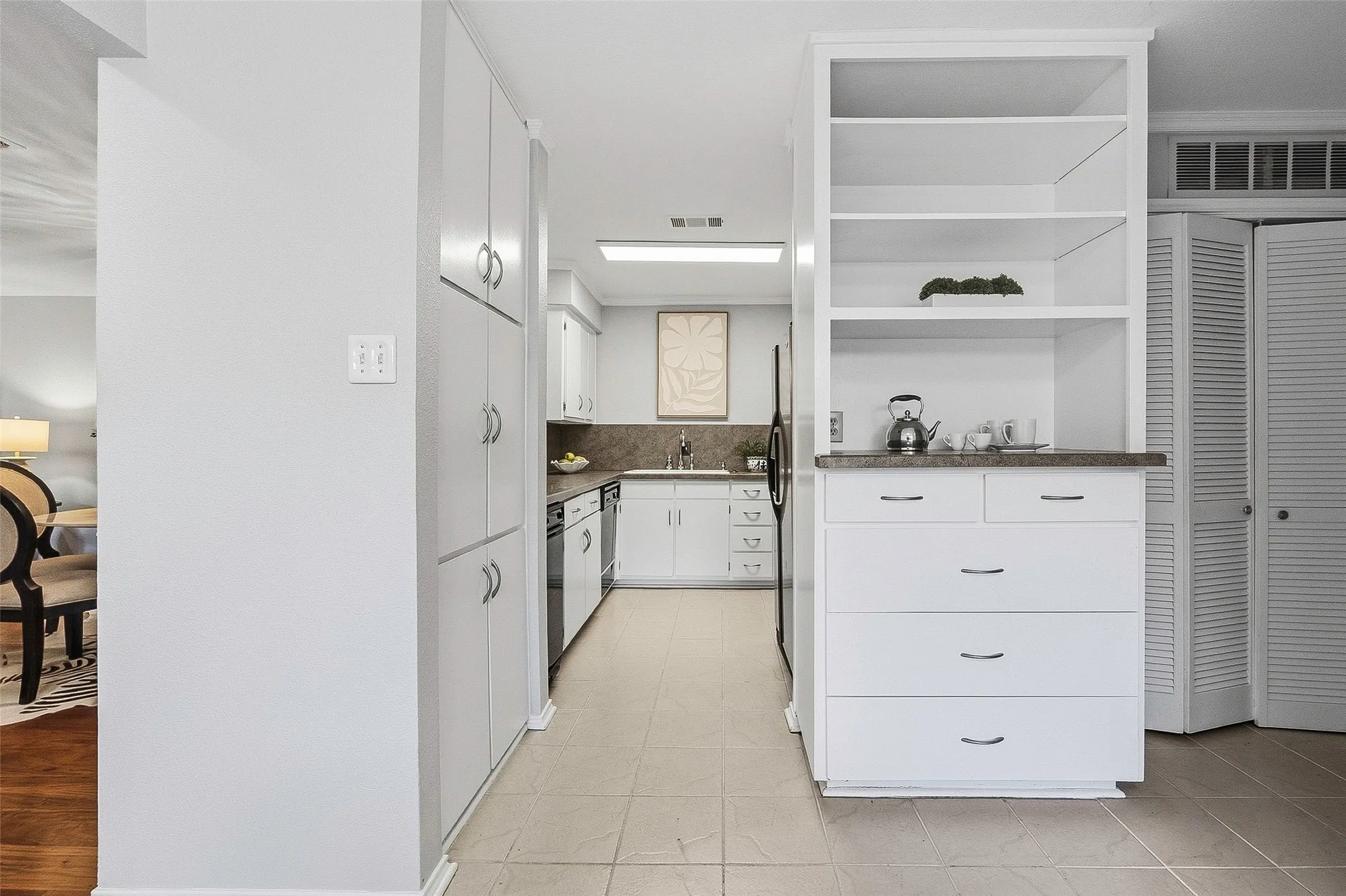 Townhouse For Sale in Tarrant County , 3409 Bristol Road, Fort Worth, Texas 76107, 3 Bedroom, 3 Bathroom, 2 Garage spaces, 2,427 Sqft, built in 1977, mls#21407826, Real Estate Agent in Fort Worth, Homes For Sale in Tarrant county, Homes For Sale in Fort Worth, Realtor in Fort Worth Texas, Real Estate Brokerage Independent Realty Texas, Luminita Cordes Realtor