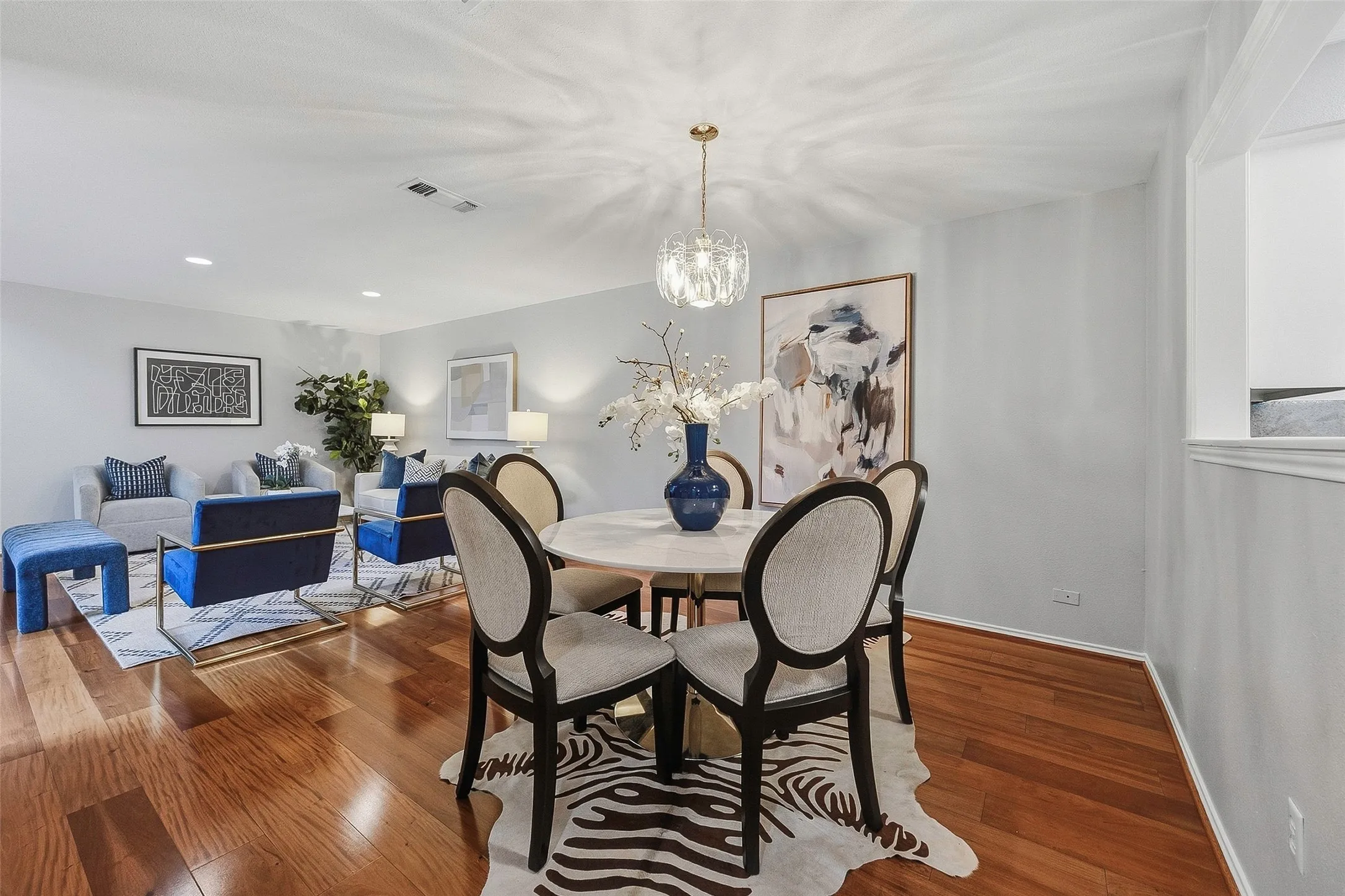 Townhouse For Sale in Tarrant County , 3409 Bristol Road, Fort Worth, Texas 76107, 3 Bedroom, 3 Bathroom, 2 Garage spaces, 2,427 Sqft, built in 1977, mls#21407826, Real Estate Agent in Fort Worth, Homes For Sale in Tarrant county, Homes For Sale in Fort Worth, Realtor in Fort Worth Texas, Real Estate Brokerage Independent Realty Texas, Luminita Cordes Realtor