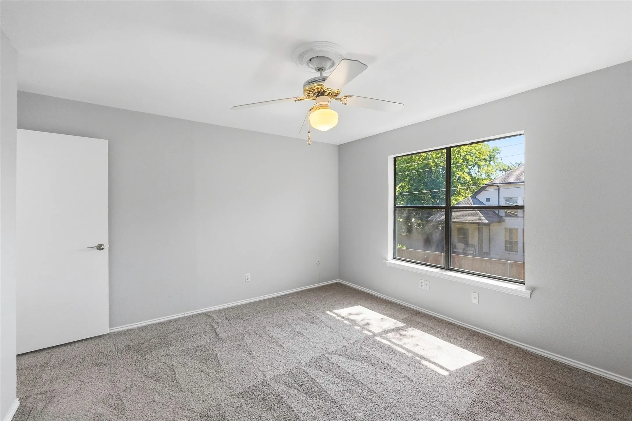 Townhouse For Sale in Tarrant County , 3409 Bristol Road, Fort Worth, Texas 76107, 3 Bedroom, 3 Bathroom, 2 Garage spaces, 2,427 Sqft, built in 1977, mls#21407826, Real Estate Agent in Fort Worth, Homes For Sale in Tarrant county, Homes For Sale in Fort Worth, Realtor in Fort Worth Texas, Real Estate Brokerage Independent Realty Texas, Luminita Cordes Realtor