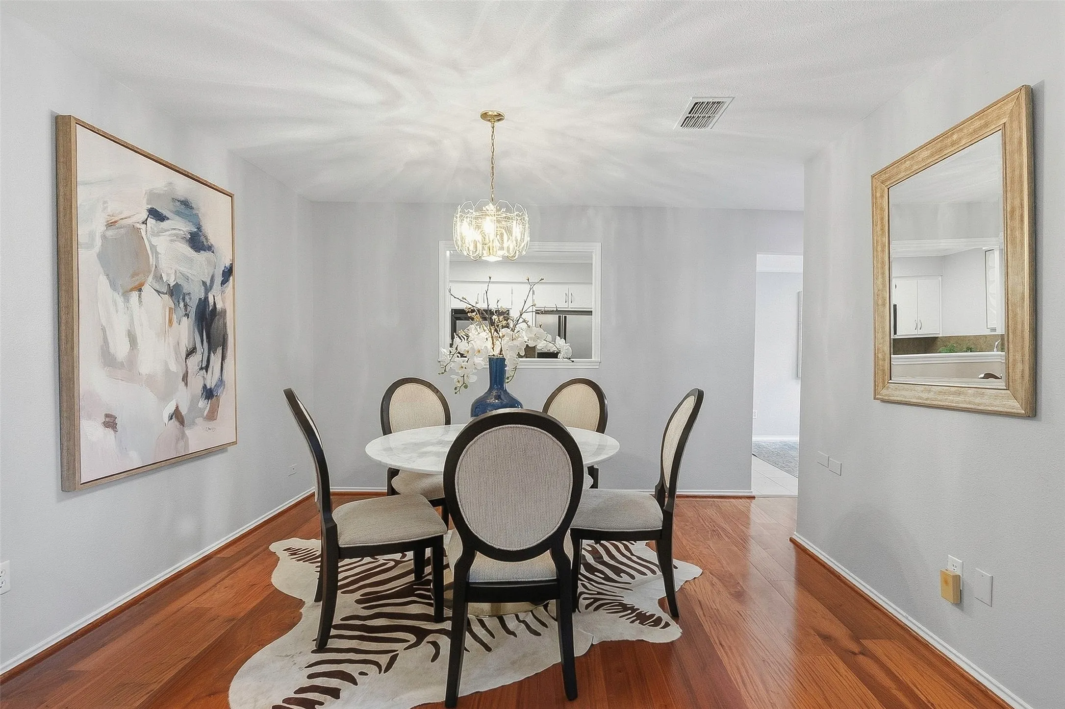 Townhouse For Sale in Tarrant County , 3409 Bristol Road, Fort Worth, Texas 76107, 3 Bedroom, 3 Bathroom, 2 Garage spaces, 2,427 Sqft, built in 1977, mls#21407826, Real Estate Agent in Fort Worth, Homes For Sale in Tarrant county, Homes For Sale in Fort Worth, Realtor in Fort Worth Texas, Real Estate Brokerage Independent Realty Texas, Luminita Cordes Realtor