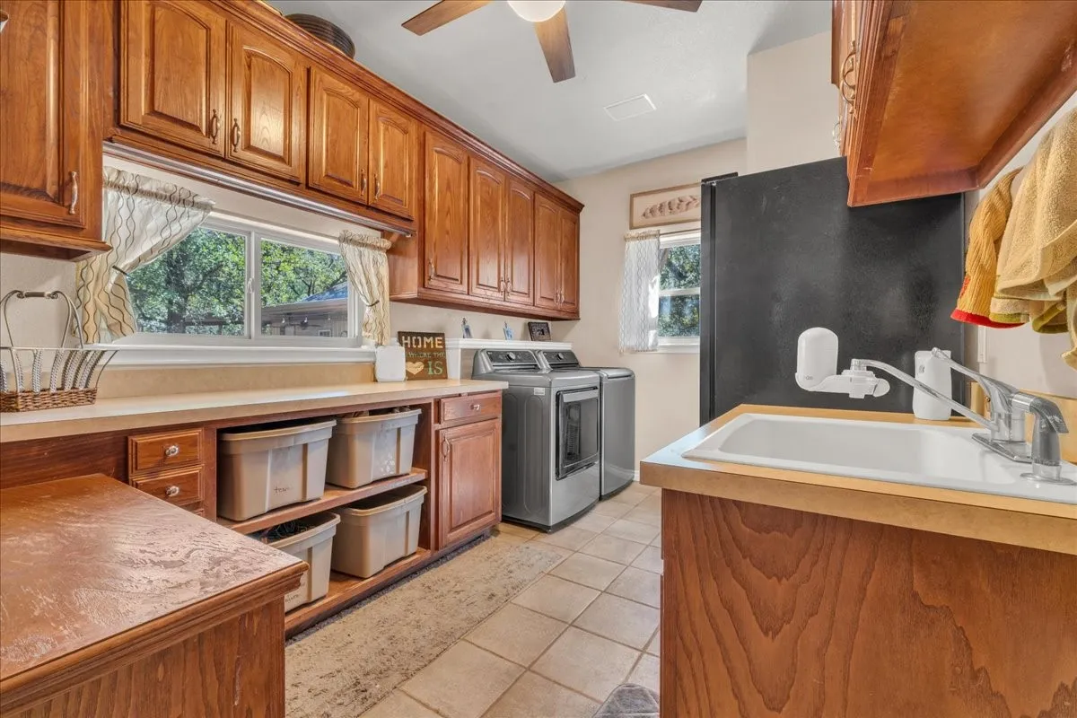 Single Family Residence For Sale in Denton County , 9645 Oak Meadow Lane, Pilot Point, Texas 76258, 4 Bedroom, 3 Bathroom, 4 Garage spaces, 2,933 Sqft, built in 1999, mls#21407827, Real Estate Agent in Pilot Point, Homes For Sale in Denton county, Homes For Sale in Pilot Point, Realtor in Pilot Point Texas, Real Estate Brokerage Independent Realty Texas, Luminita Cordes Realtor