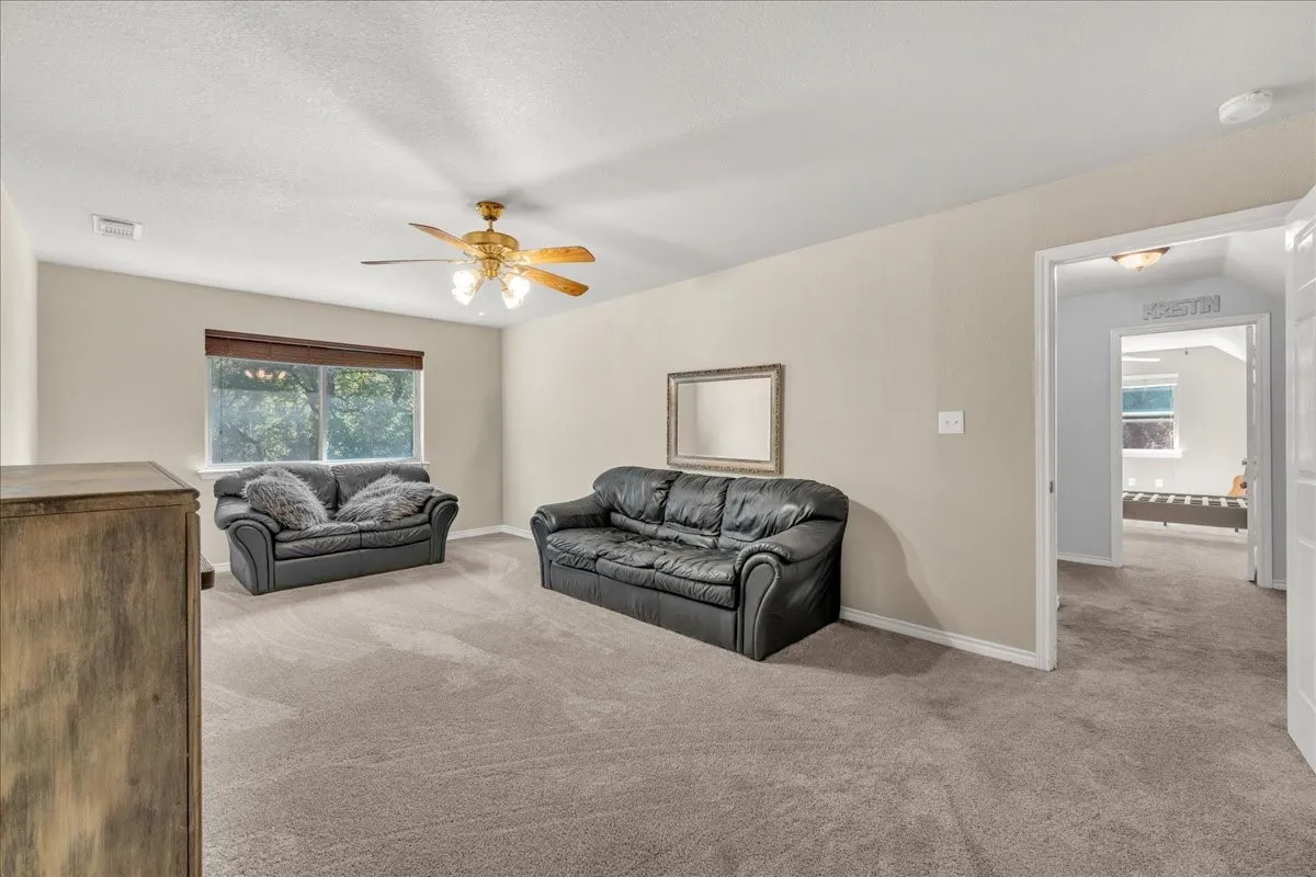 Single Family Residence For Sale in Denton County , 9645 Oak Meadow Lane, Pilot Point, Texas 76258, 4 Bedroom, 3 Bathroom, 4 Garage spaces, 2,933 Sqft, built in 1999, mls#21407827, Real Estate Agent in Pilot Point, Homes For Sale in Denton county, Homes For Sale in Pilot Point, Realtor in Pilot Point Texas, Real Estate Brokerage Independent Realty Texas, Luminita Cordes Realtor