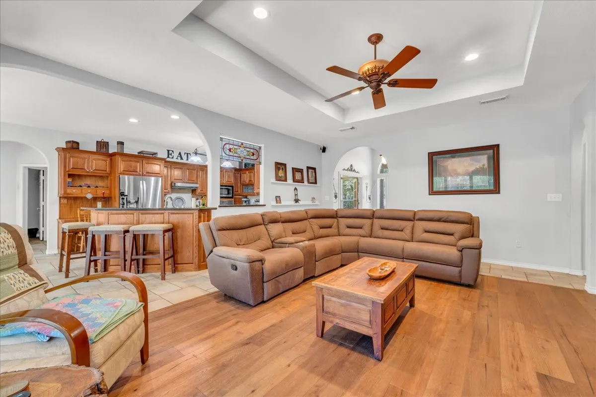 Single Family Residence For Sale in Denton County , 9645 Oak Meadow Lane, Pilot Point, Texas 76258, 4 Bedroom, 3 Bathroom, 4 Garage spaces, 2,933 Sqft, built in 1999, mls#21407827, Real Estate Agent in Pilot Point, Homes For Sale in Denton county, Homes For Sale in Pilot Point, Realtor in Pilot Point Texas, Real Estate Brokerage Independent Realty Texas, Luminita Cordes Realtor