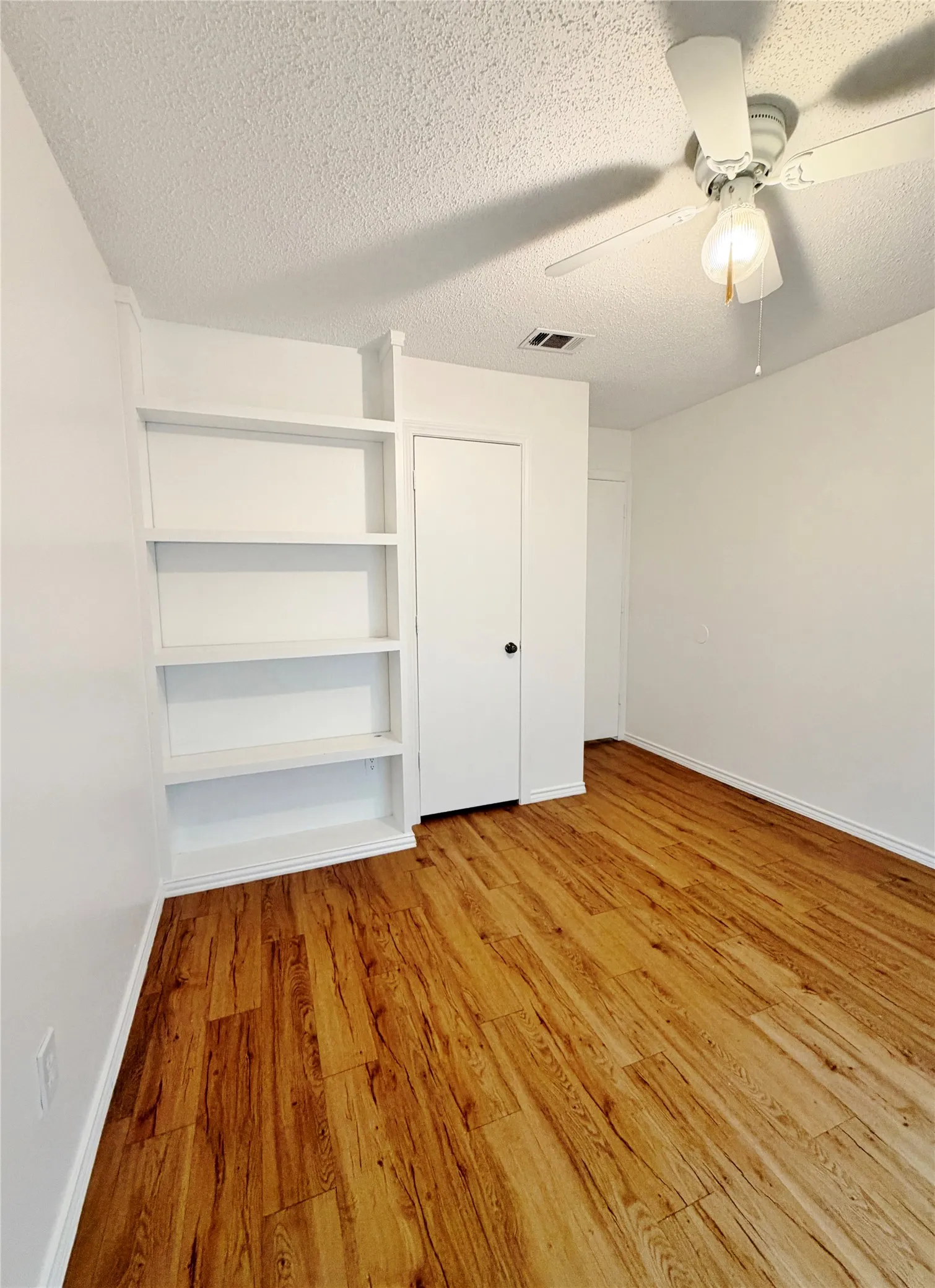 Single Family Residence For Rent in Dallas County , 3914 William Street, Sachse, Texas 75048, 4 Bedroom, 2 Bathroom, Garage spaces, 1,342 Sqft, built in 1984, mls#21407882, Real Estate Agent in Sachse, Homes For Rent in Dallas county, Homes For Rent in Sachse, Realtor in Sachse Texas, Real Estate Brokerage Independent Realty Texas, Luminita Cordes Realtor