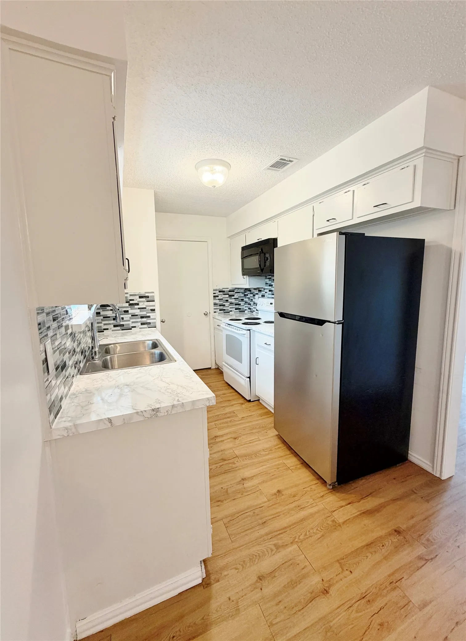 Single Family Residence For Rent in Dallas County , 3914 William Street, Sachse, Texas 75048, 4 Bedroom, 2 Bathroom, Garage spaces, 1,342 Sqft, built in 1984, mls#21407882, Real Estate Agent in Sachse, Homes For Rent in Dallas county, Homes For Rent in Sachse, Realtor in Sachse Texas, Real Estate Brokerage Independent Realty Texas, Luminita Cordes Realtor
