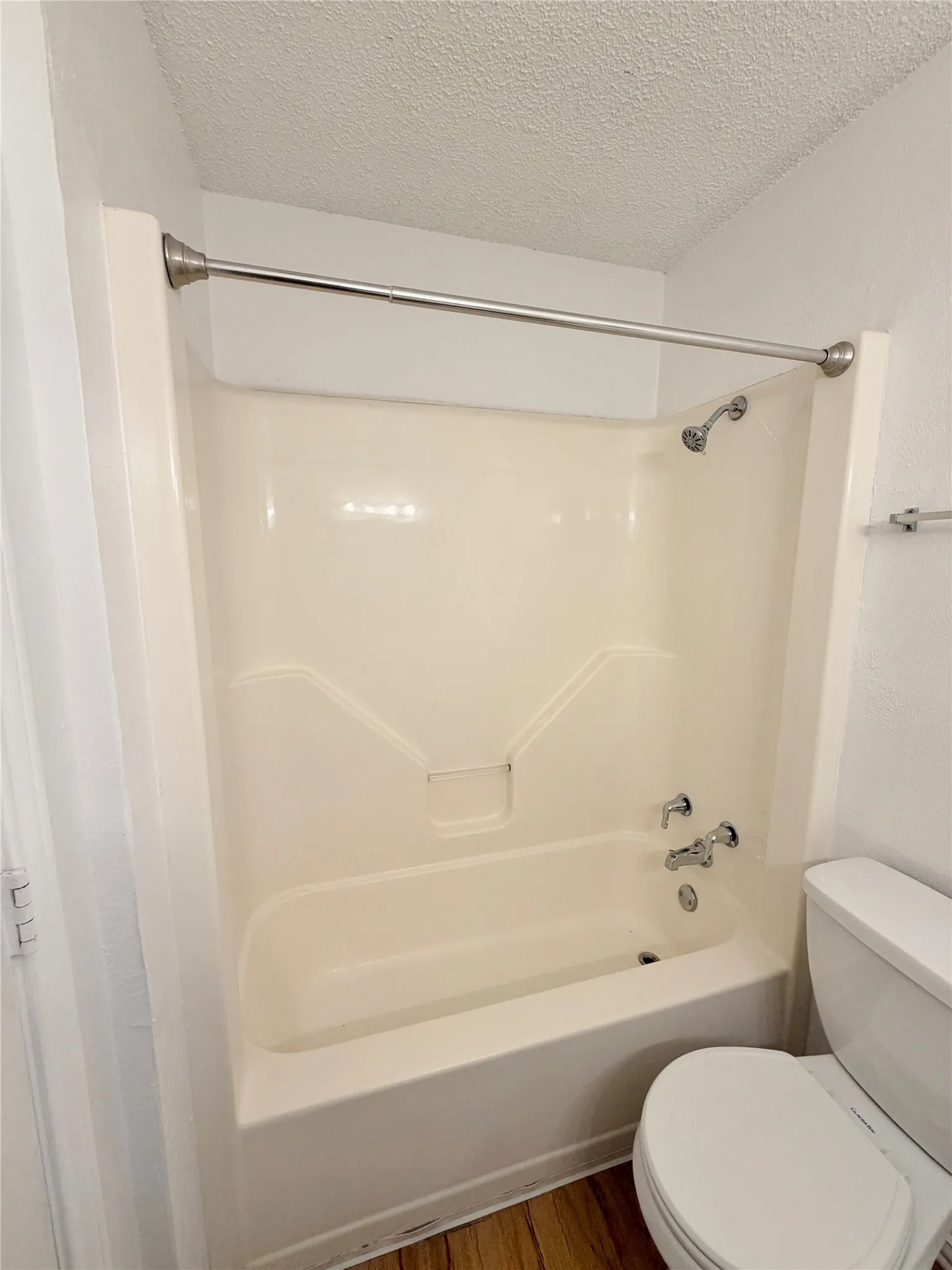 Single Family Residence For Rent in Dallas County , 3914 William Street, Sachse, Texas 75048, 4 Bedroom, 2 Bathroom, Garage spaces, 1,342 Sqft, built in 1984, mls#21407882, Real Estate Agent in Sachse, Homes For Rent in Dallas county, Homes For Rent in Sachse, Realtor in Sachse Texas, Real Estate Brokerage Independent Realty Texas, Luminita Cordes Realtor