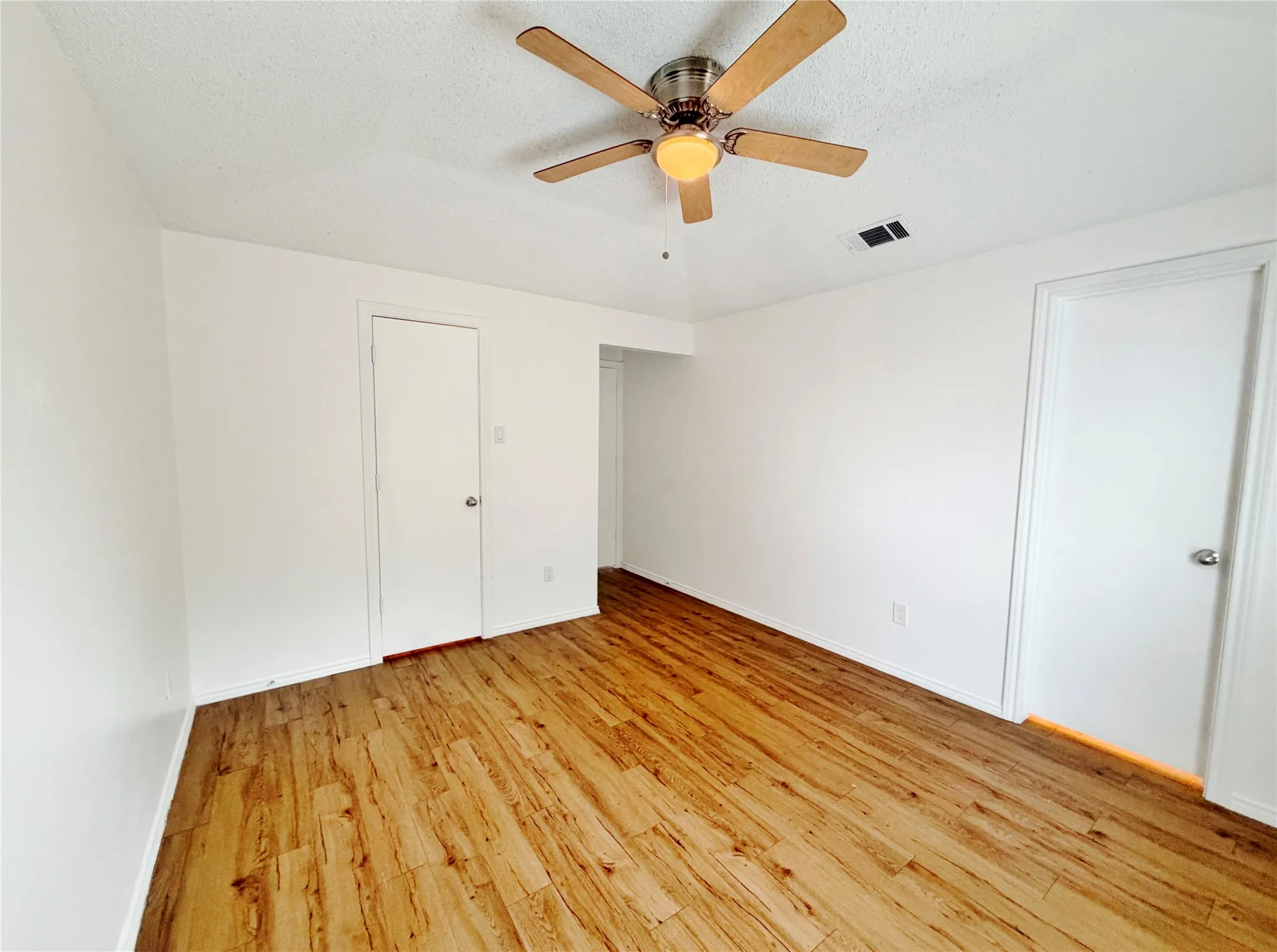 Single Family Residence For Rent in Dallas County , 3914 William Street, Sachse, Texas 75048, 4 Bedroom, 2 Bathroom, Garage spaces, 1,342 Sqft, built in 1984, mls#21407882, Real Estate Agent in Sachse, Homes For Rent in Dallas county, Homes For Rent in Sachse, Realtor in Sachse Texas, Real Estate Brokerage Independent Realty Texas, Luminita Cordes Realtor