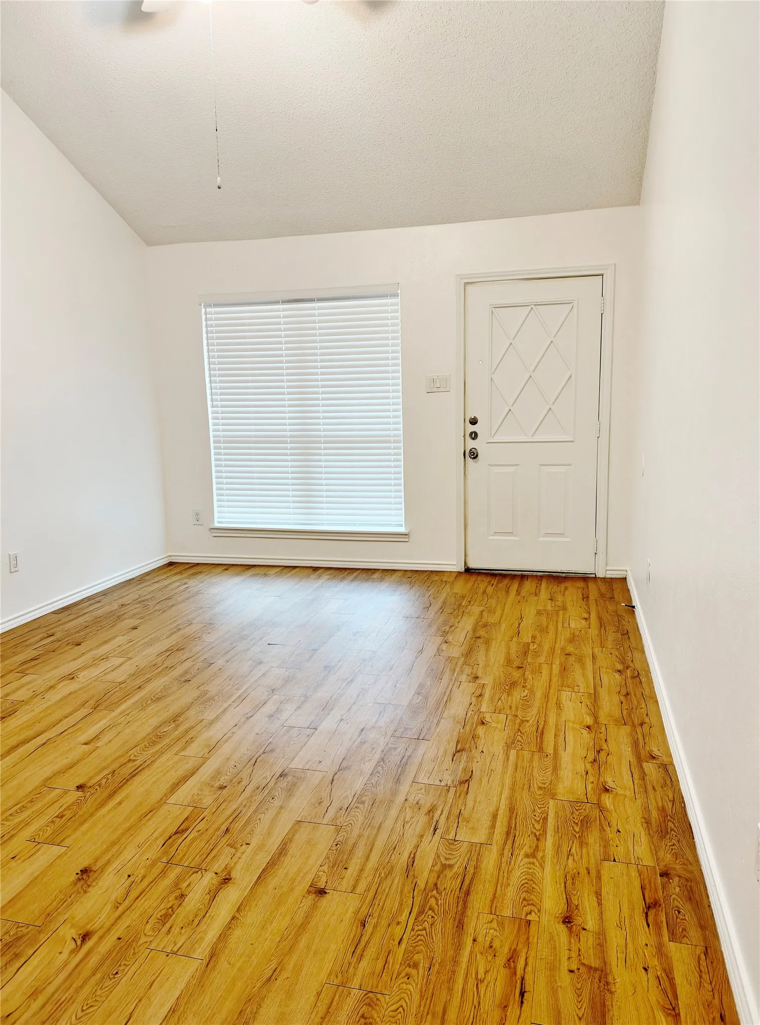 Single Family Residence For Rent in Dallas County , 3914 William Street, Sachse, Texas 75048, 4 Bedroom, 2 Bathroom, Garage spaces, 1,342 Sqft, built in 1984, mls#21407882, Real Estate Agent in Sachse, Homes For Rent in Dallas county, Homes For Rent in Sachse, Realtor in Sachse Texas, Real Estate Brokerage Independent Realty Texas, Luminita Cordes Realtor