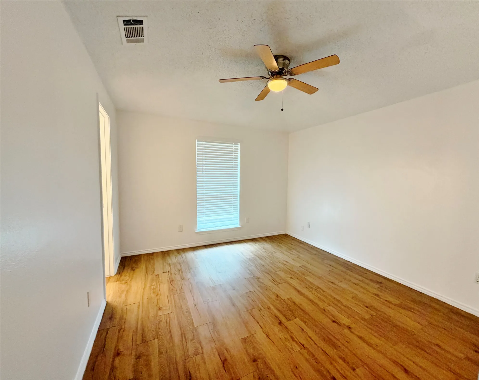 Single Family Residence For Rent in Dallas County , 3914 William Street, Sachse, Texas 75048, 4 Bedroom, 2 Bathroom, Garage spaces, 1,342 Sqft, built in 1984, mls#21407882, Real Estate Agent in Sachse, Homes For Rent in Dallas county, Homes For Rent in Sachse, Realtor in Sachse Texas, Real Estate Brokerage Independent Realty Texas, Luminita Cordes Realtor