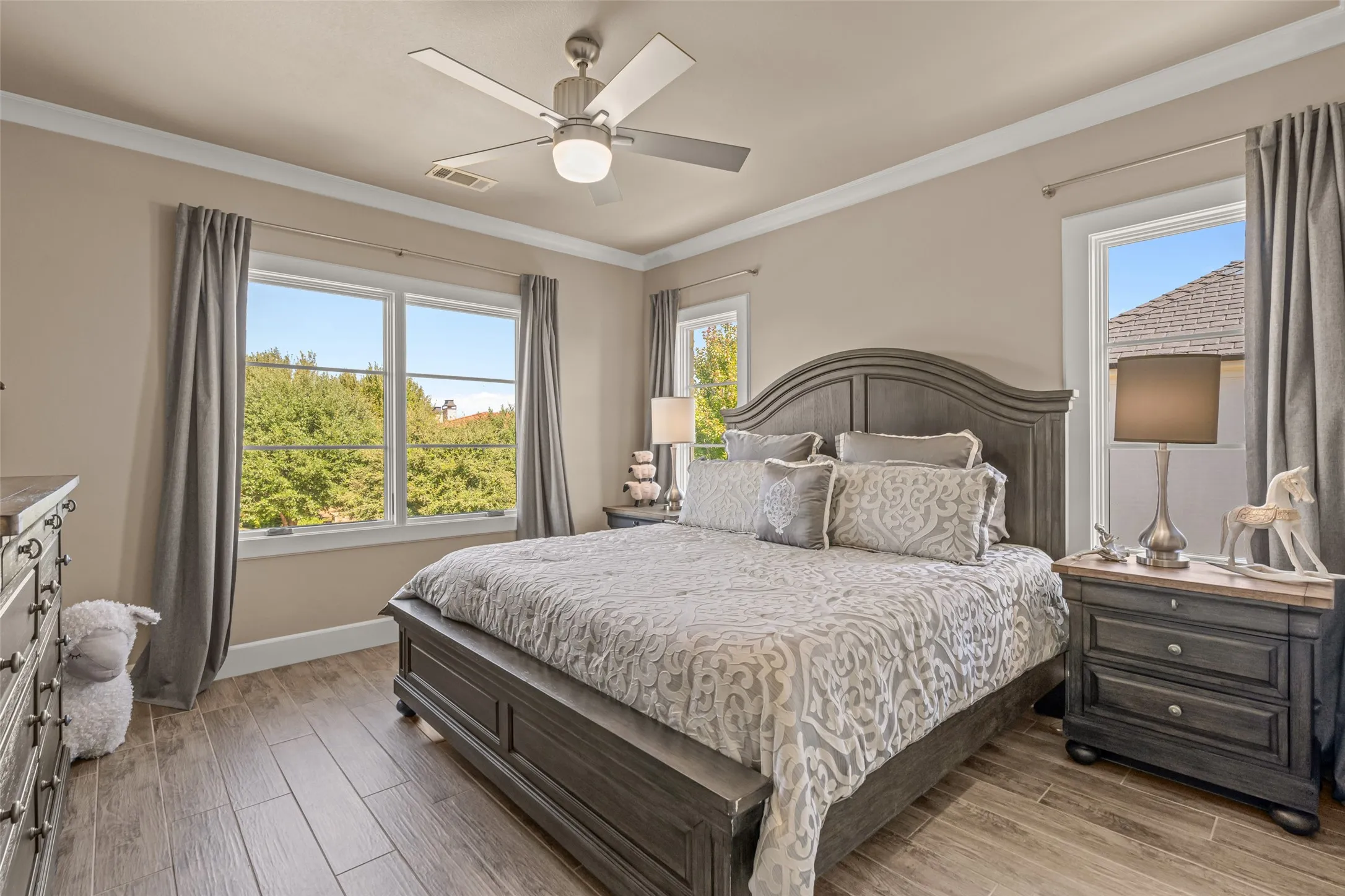 Single Family Residence For Sale in Tarrant County , 5449 Night Sage Lane, Fort Worth, Texas 76109, 5 Bedroom, 7 Bathroom, 3 Garage spaces, 5,004 Sqft, built in 2016, mls#21403840, Real Estate Agent in Fort Worth, Homes For Sale in Tarrant county, Homes For Sale in Fort Worth, Realtor in Fort Worth Texas, Real Estate Brokerage Independent Realty Texas, Luminita Cordes Realtor