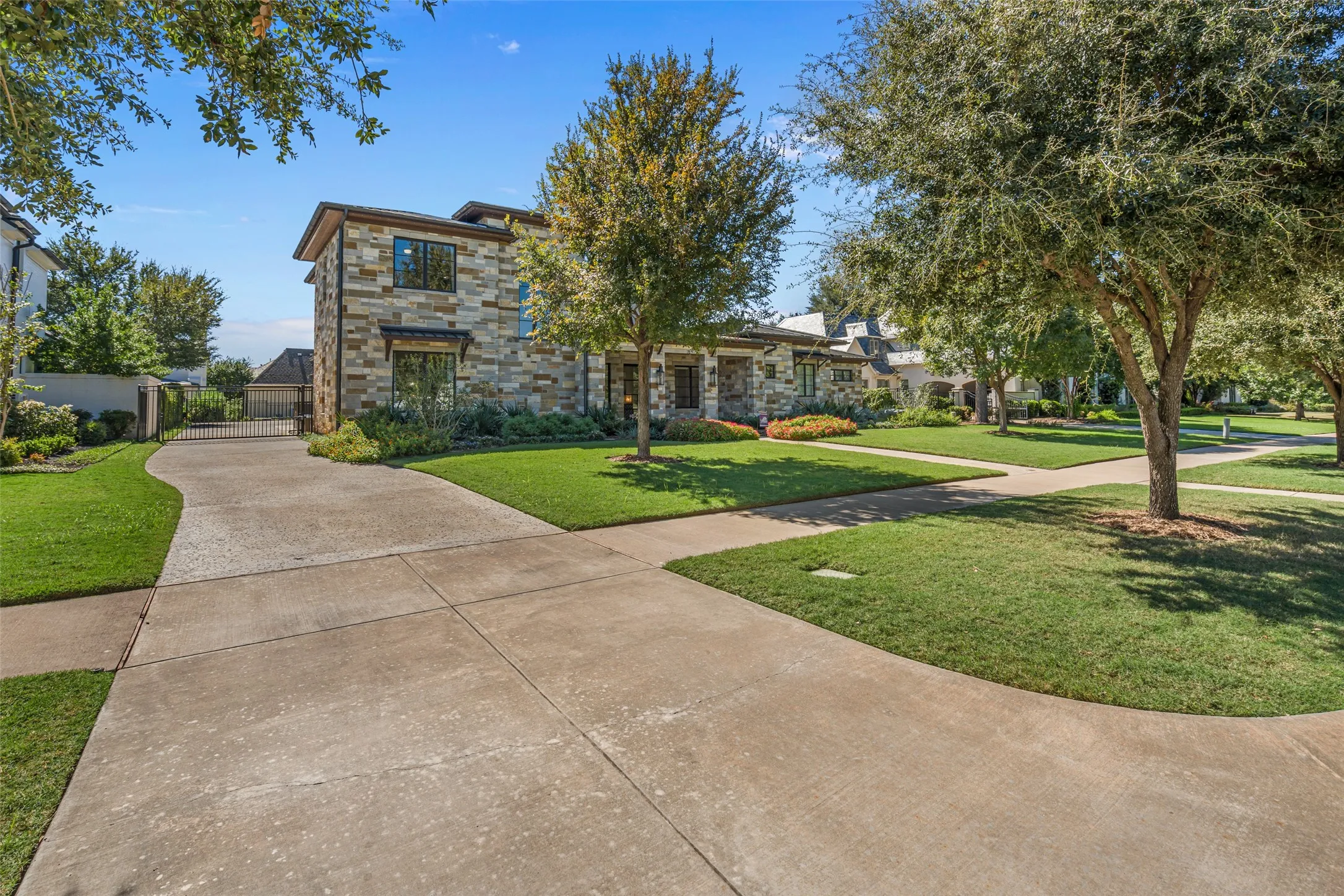 Single Family Residence For Sale in Tarrant County , 5449 Night Sage Lane, Fort Worth, Texas 76109, 5 Bedroom, 7 Bathroom, 3 Garage spaces, 5,004 Sqft, built in 2016, mls#21403840, Real Estate Agent in Fort Worth, Homes For Sale in Tarrant county, Homes For Sale in Fort Worth, Realtor in Fort Worth Texas, Real Estate Brokerage Independent Realty Texas, Luminita Cordes Realtor