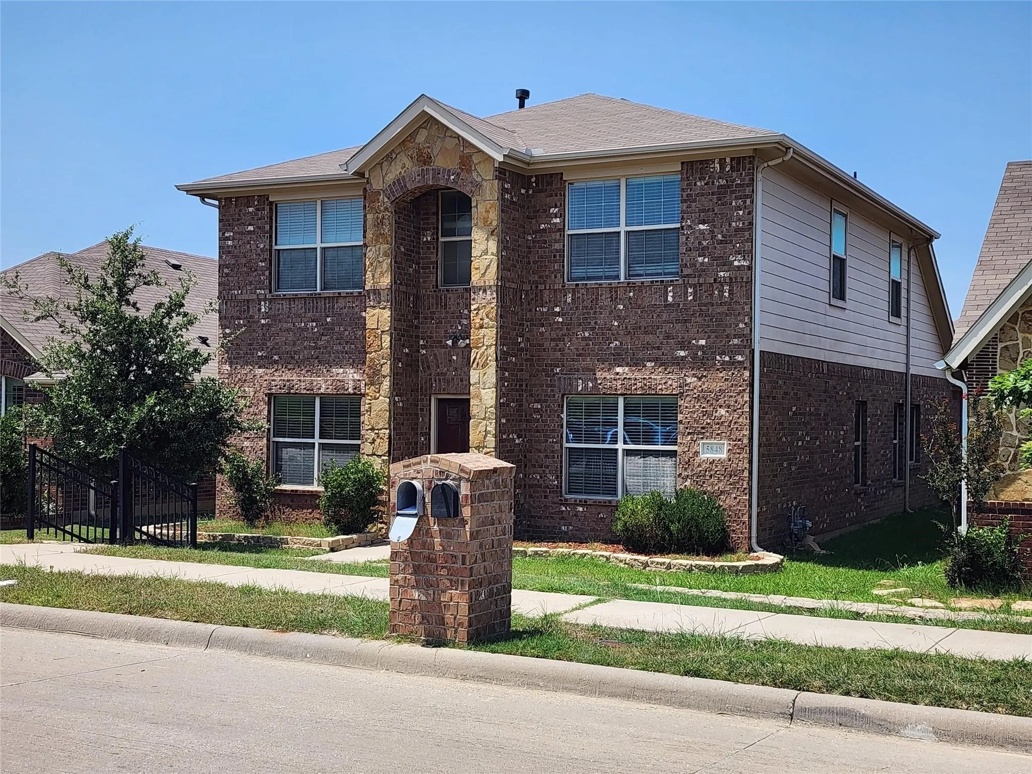 Single Family Residence For Rent