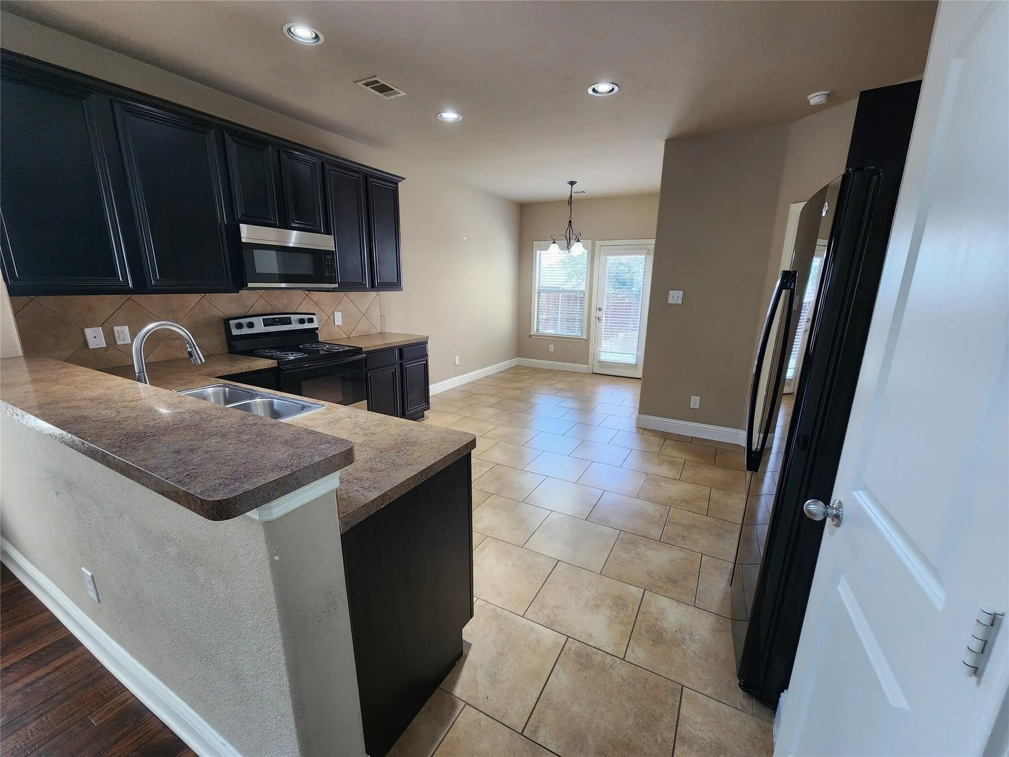 Single Family Residence For Rent in Tarrant County , 5848 Burgundy Rose Drive, Fort Worth, Texas 76123, 4 Bedroom, 3 Bathroom, 2 Garage spaces, 2,062 Sqft, built in 2012, mls#21407715, Real Estate Agent in Fort Worth, Homes For Rent in Tarrant county, Homes For Rent in Fort Worth, Realtor in Fort Worth Texas, Real Estate Brokerage Independent Realty Texas, Luminita Cordes Realtor