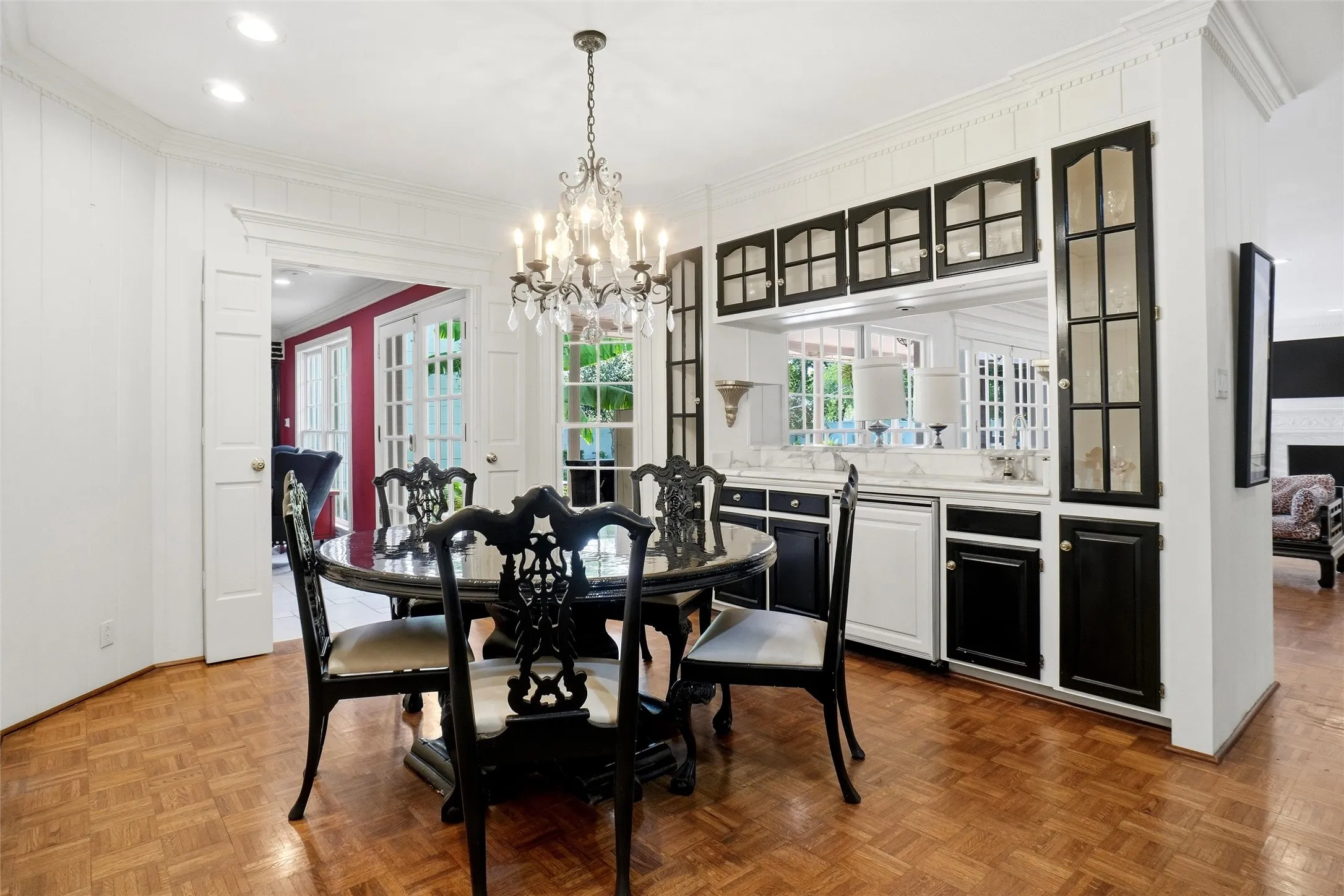 Single Family Residence For Sale in Tarrant County , 4106 Shady Valley Drive, Arlington, Texas 76013, 4 Bedroom, 6 Bathroom, 2 Garage spaces, 6,484 Sqft, built in 1963, mls#21367715, Real Estate Agent in Arlington, Homes For Sale in Tarrant county, Homes For Sale in Arlington, Realtor in Arlington Texas, Real Estate Brokerage Independent Realty Texas, Luminita Cordes Realtor