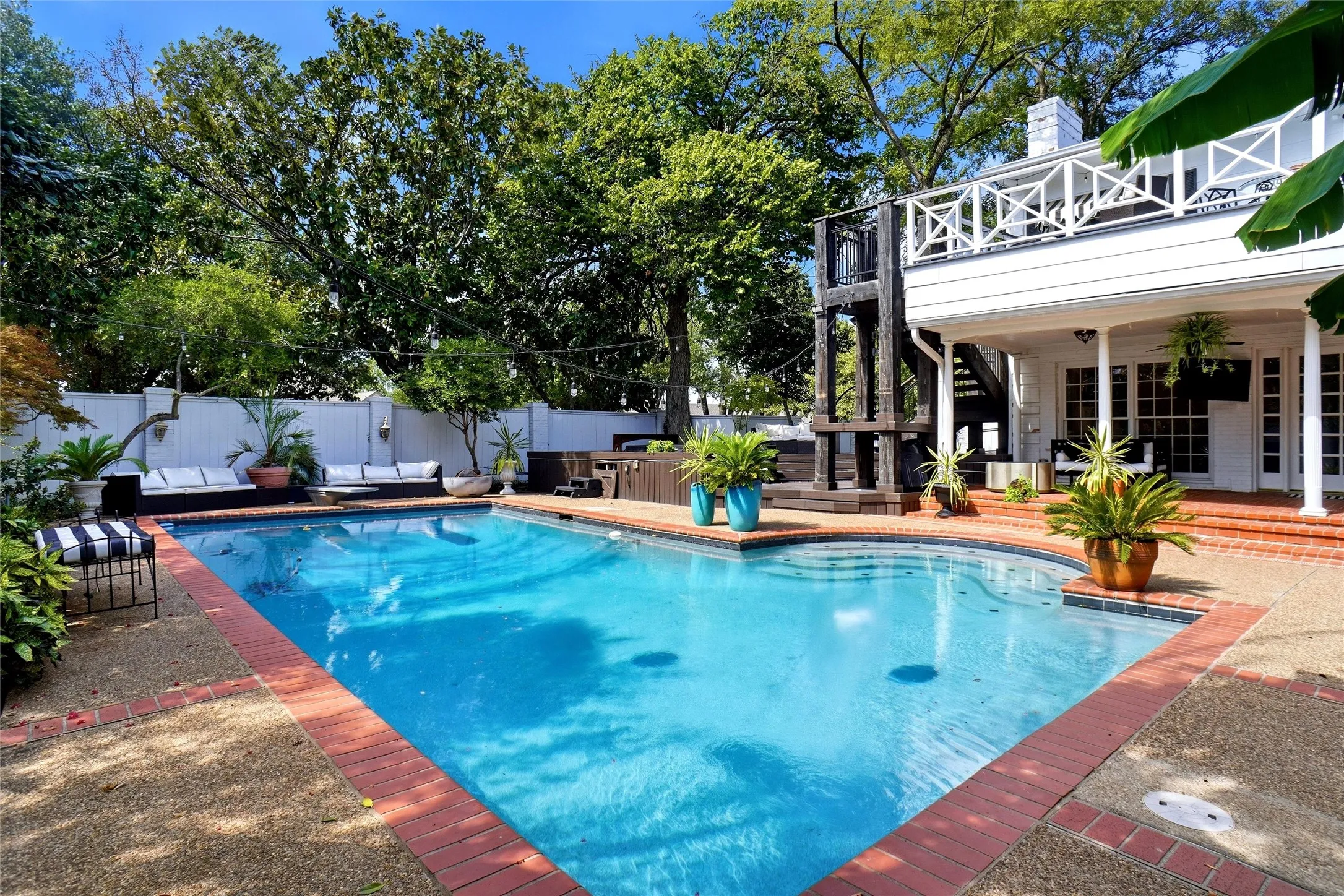 Single Family Residence For Sale in Tarrant County , 4106 Shady Valley Drive, Arlington, Texas 76013, 4 Bedroom, 6 Bathroom, 2 Garage spaces, 6,484 Sqft, built in 1963, mls#21367715, Real Estate Agent in Arlington, Homes For Sale in Tarrant county, Homes For Sale in Arlington, Realtor in Arlington Texas, Real Estate Brokerage Independent Realty Texas, Luminita Cordes Realtor