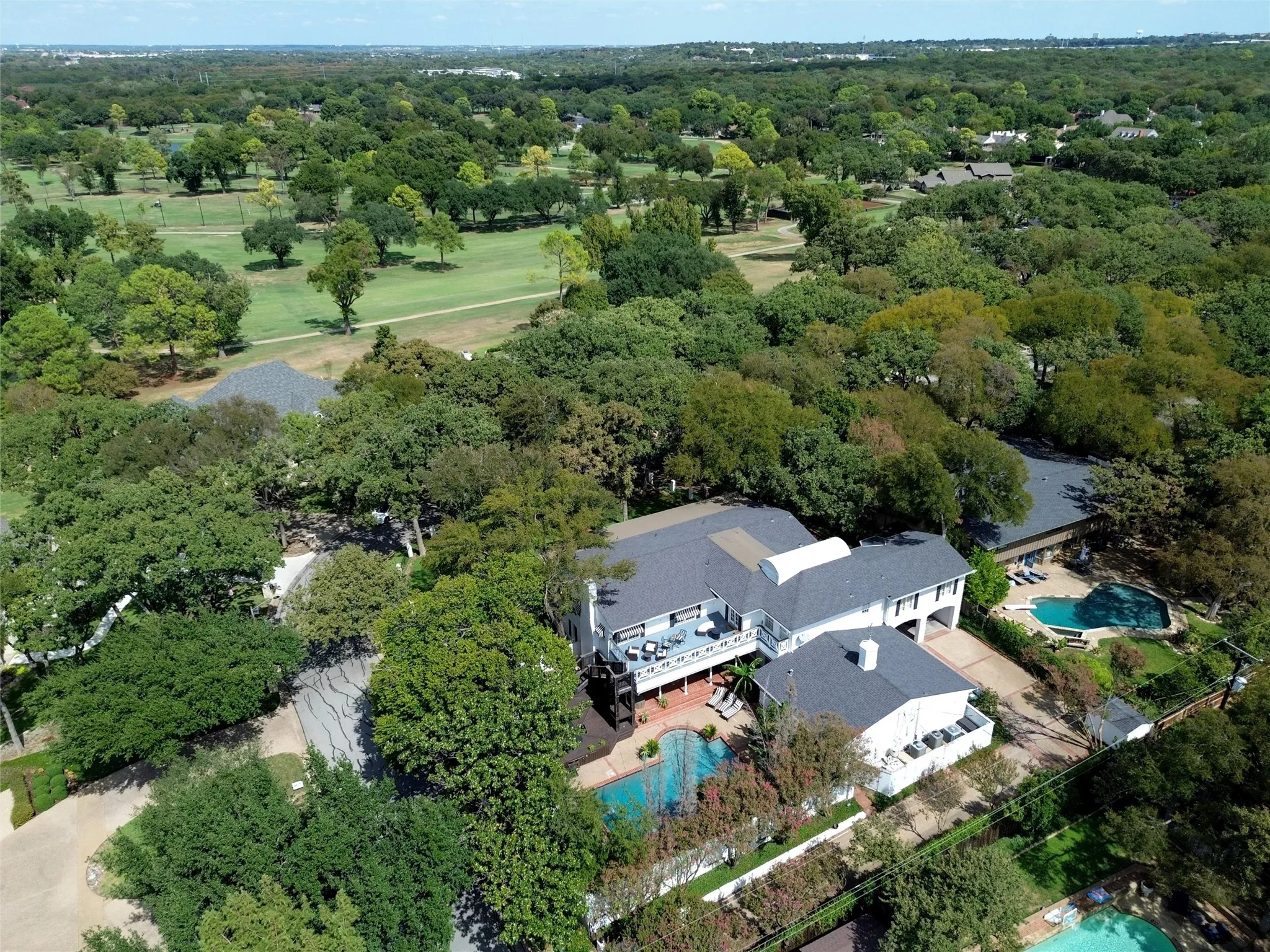 Single Family Residence For Sale in Tarrant County , 4106 Shady Valley Drive, Arlington, Texas 76013, 4 Bedroom, 6 Bathroom, 2 Garage spaces, 6,484 Sqft, built in 1963, mls#21367715, Real Estate Agent in Arlington, Homes For Sale in Tarrant county, Homes For Sale in Arlington, Realtor in Arlington Texas, Real Estate Brokerage Independent Realty Texas, Luminita Cordes Realtor