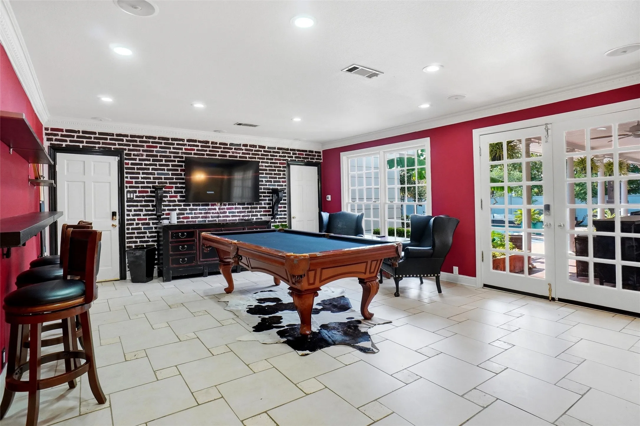 Single Family Residence For Sale in Tarrant County , 4106 Shady Valley Drive, Arlington, Texas 76013, 4 Bedroom, 6 Bathroom, 2 Garage spaces, 6,484 Sqft, built in 1963, mls#21367715, Real Estate Agent in Arlington, Homes For Sale in Tarrant county, Homes For Sale in Arlington, Realtor in Arlington Texas, Real Estate Brokerage Independent Realty Texas, Luminita Cordes Realtor
