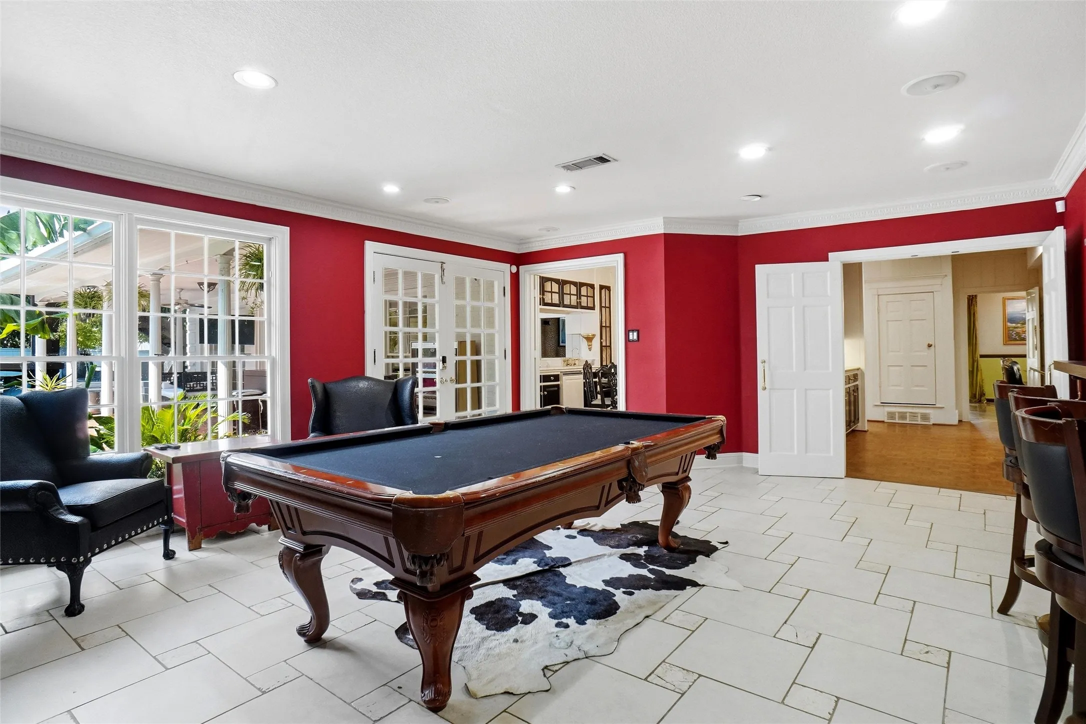 Single Family Residence For Sale in Tarrant County , 4106 Shady Valley Drive, Arlington, Texas 76013, 4 Bedroom, 6 Bathroom, 2 Garage spaces, 6,484 Sqft, built in 1963, mls#21367715, Real Estate Agent in Arlington, Homes For Sale in Tarrant county, Homes For Sale in Arlington, Realtor in Arlington Texas, Real Estate Brokerage Independent Realty Texas, Luminita Cordes Realtor