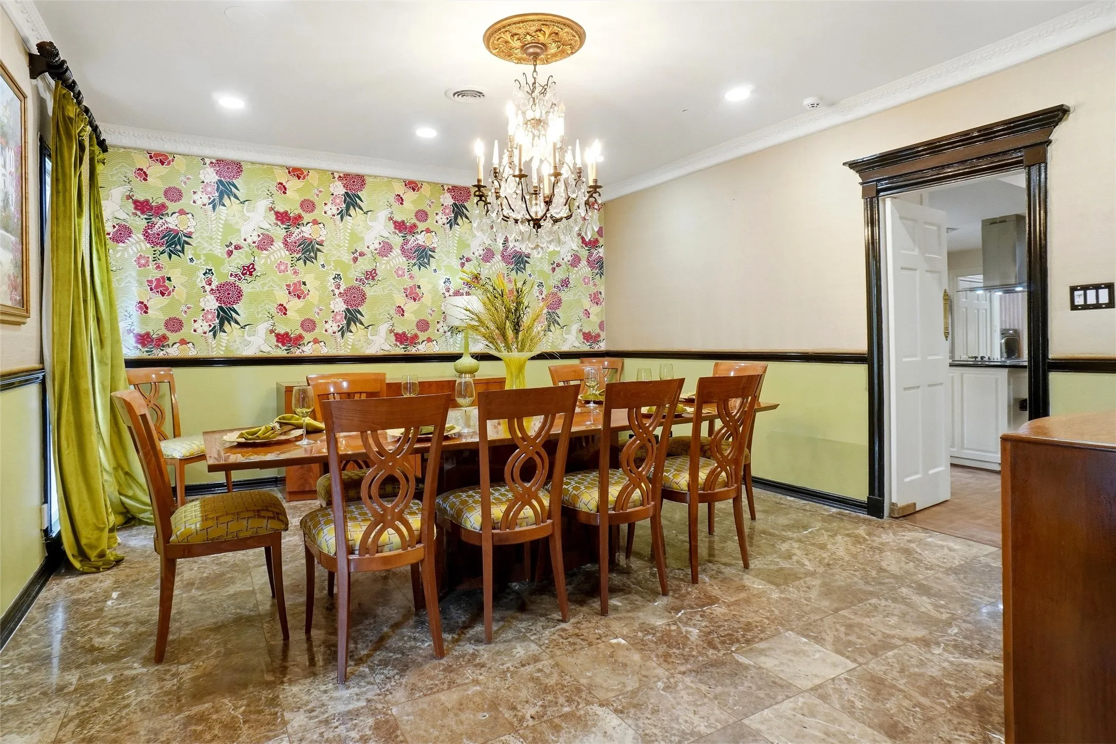 Single Family Residence For Sale in Tarrant County , 4106 Shady Valley Drive, Arlington, Texas 76013, 4 Bedroom, 6 Bathroom, 2 Garage spaces, 6,484 Sqft, built in 1963, mls#21367715, Real Estate Agent in Arlington, Homes For Sale in Tarrant county, Homes For Sale in Arlington, Realtor in Arlington Texas, Real Estate Brokerage Independent Realty Texas, Luminita Cordes Realtor
