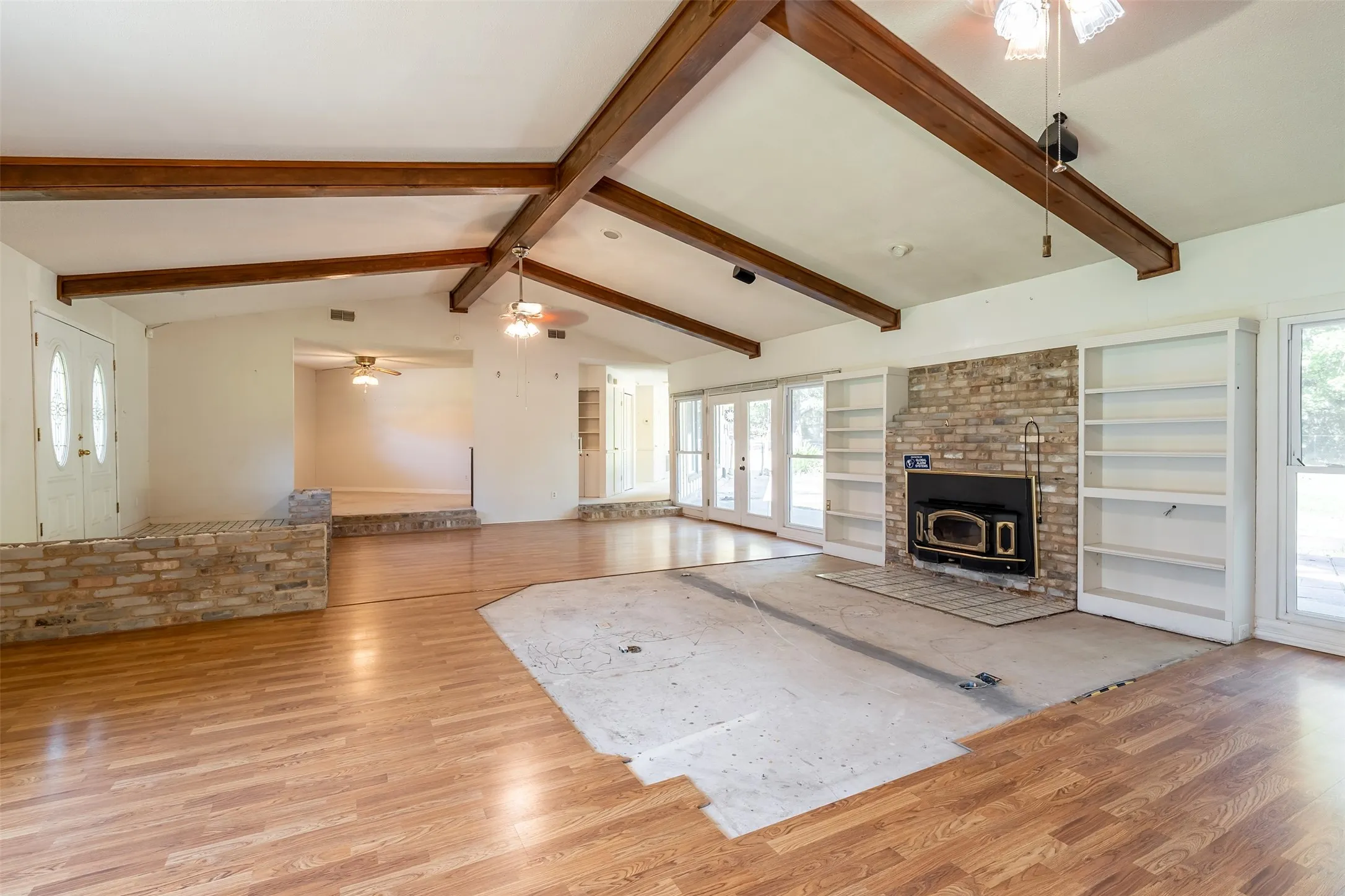 Single Family Residence For Sale in Smith County , 13809 FM 2868, Flint, Texas 75762, 4 Bedroom, 3 Bathroom, Garage spaces, 3,058 Sqft, built in 1977, mls#21407870, Real Estate Agent in Flint, Homes For Sale in Smith county, Homes For Sale in Flint, Realtor in Flint Texas, Real Estate Brokerage Independent Realty Texas, Luminita Cordes Realtor