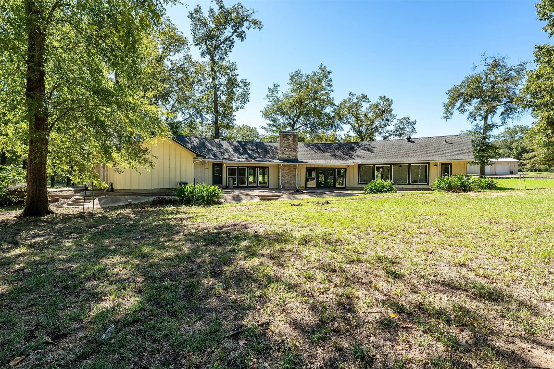 Single Family Residence For Sale in Smith County , 13809 FM 2868, Flint, Texas 75762, 4 Bedroom, 3 Bathroom, Garage spaces, 3,058 Sqft, built in 1977, mls#21407870, Real Estate Agent in Flint, Homes For Sale in Smith county, Homes For Sale in Flint, Realtor in Flint Texas, Real Estate Brokerage Independent Realty Texas, Luminita Cordes Realtor