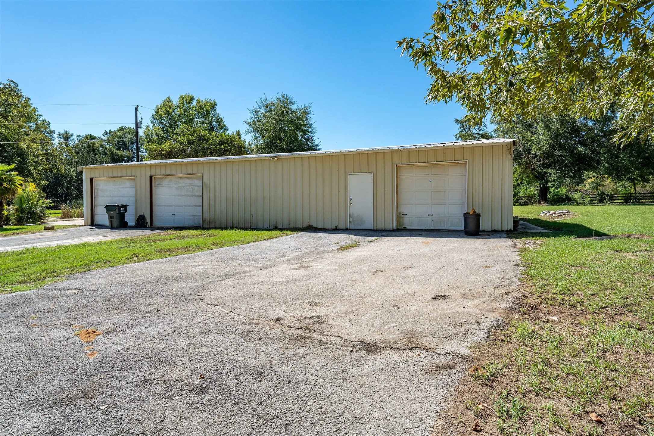 Single Family Residence For Sale in Smith County , 13809 FM 2868, Flint, Texas 75762, 4 Bedroom, 3 Bathroom, Garage spaces, 3,058 Sqft, built in 1977, mls#21407870, Real Estate Agent in Flint, Homes For Sale in Smith county, Homes For Sale in Flint, Realtor in Flint Texas, Real Estate Brokerage Independent Realty Texas, Luminita Cordes Realtor