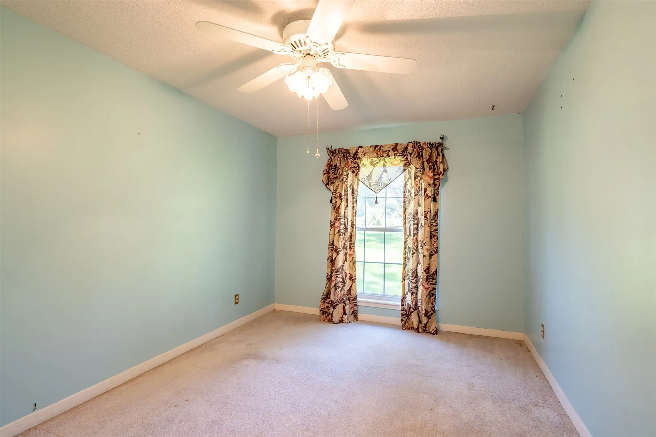 Single Family Residence For Sale in Smith County , 13809 FM 2868, Flint, Texas 75762, 4 Bedroom, 3 Bathroom, Garage spaces, 3,058 Sqft, built in 1977, mls#21407870, Real Estate Agent in Flint, Homes For Sale in Smith county, Homes For Sale in Flint, Realtor in Flint Texas, Real Estate Brokerage Independent Realty Texas, Luminita Cordes Realtor