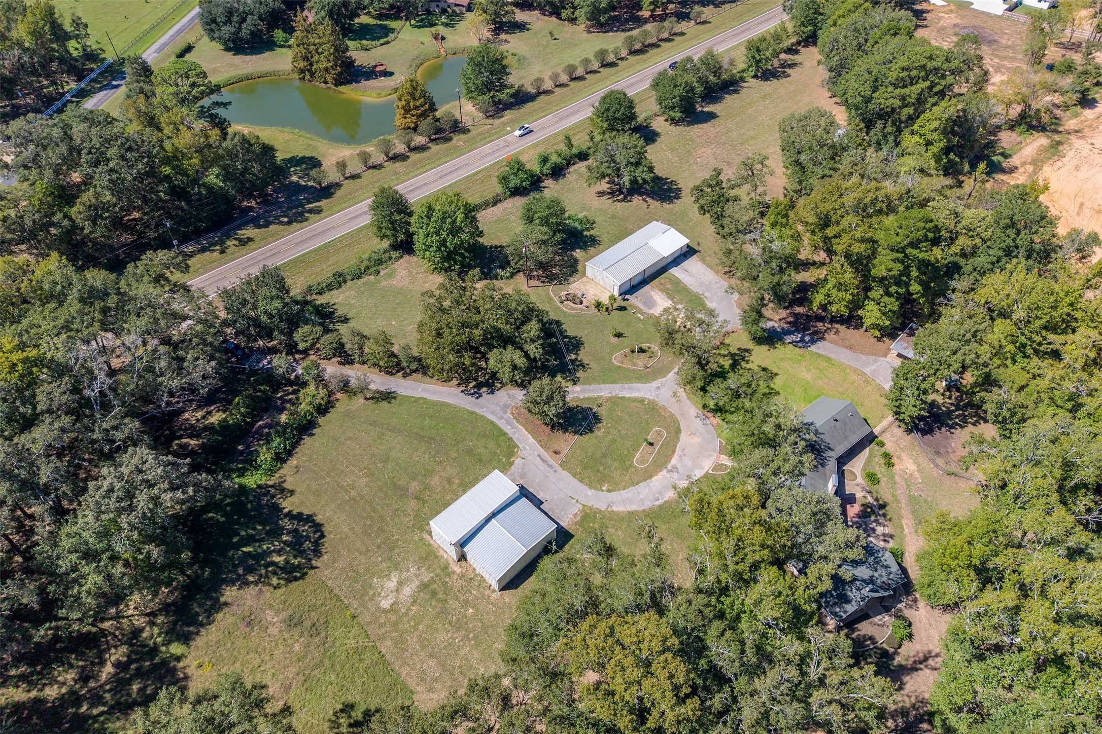 Single Family Residence For Sale in Smith County , 13809 FM 2868, Flint, Texas 75762, 4 Bedroom, 3 Bathroom, Garage spaces, 3,058 Sqft, built in 1977, mls#21407870, Real Estate Agent in Flint, Homes For Sale in Smith county, Homes For Sale in Flint, Realtor in Flint Texas, Real Estate Brokerage Independent Realty Texas, Luminita Cordes Realtor