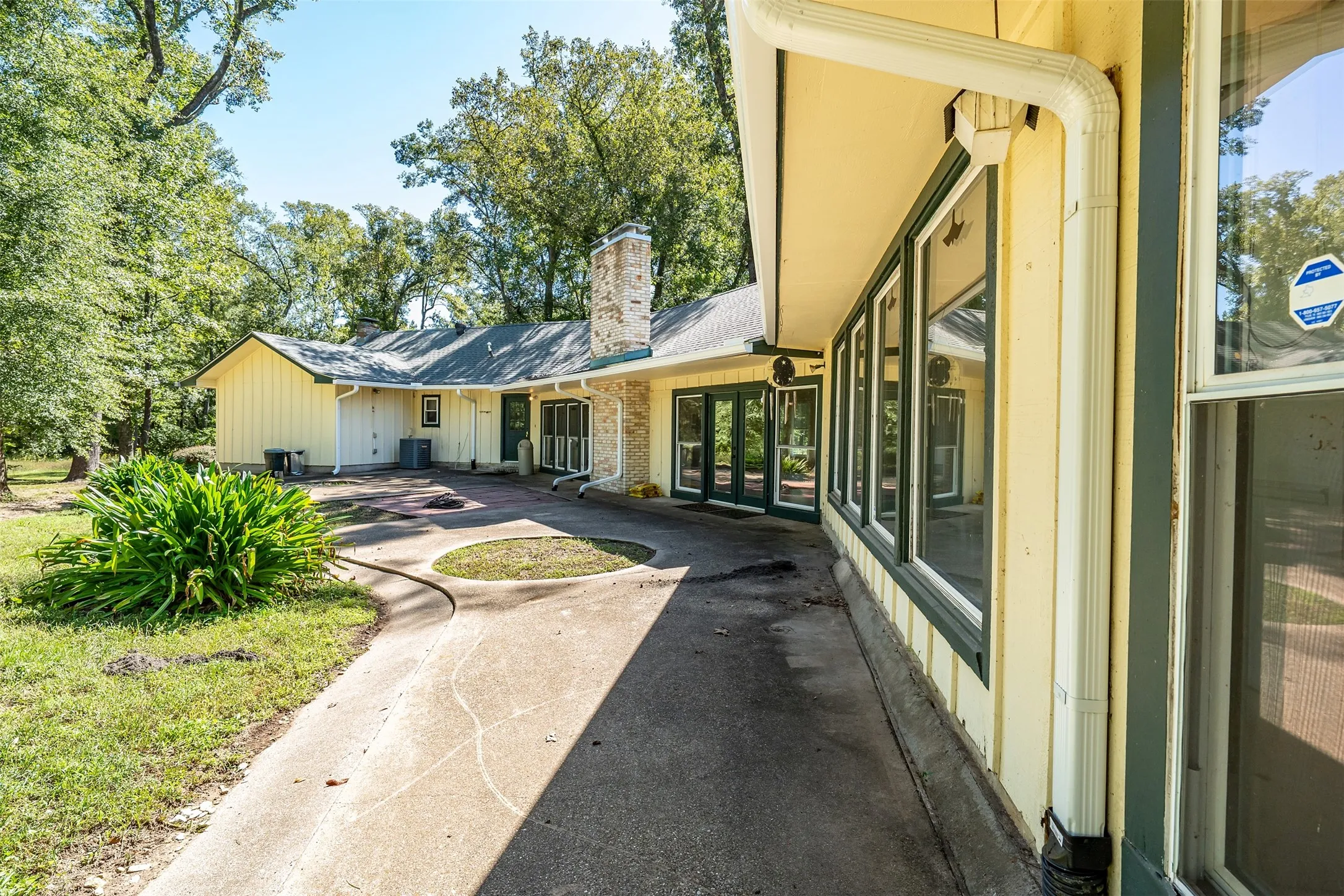 Single Family Residence For Sale in Smith County , 13809 FM 2868, Flint, Texas 75762, 4 Bedroom, 3 Bathroom, Garage spaces, 3,058 Sqft, built in 1977, mls#21407870, Real Estate Agent in Flint, Homes For Sale in Smith county, Homes For Sale in Flint, Realtor in Flint Texas, Real Estate Brokerage Independent Realty Texas, Luminita Cordes Realtor