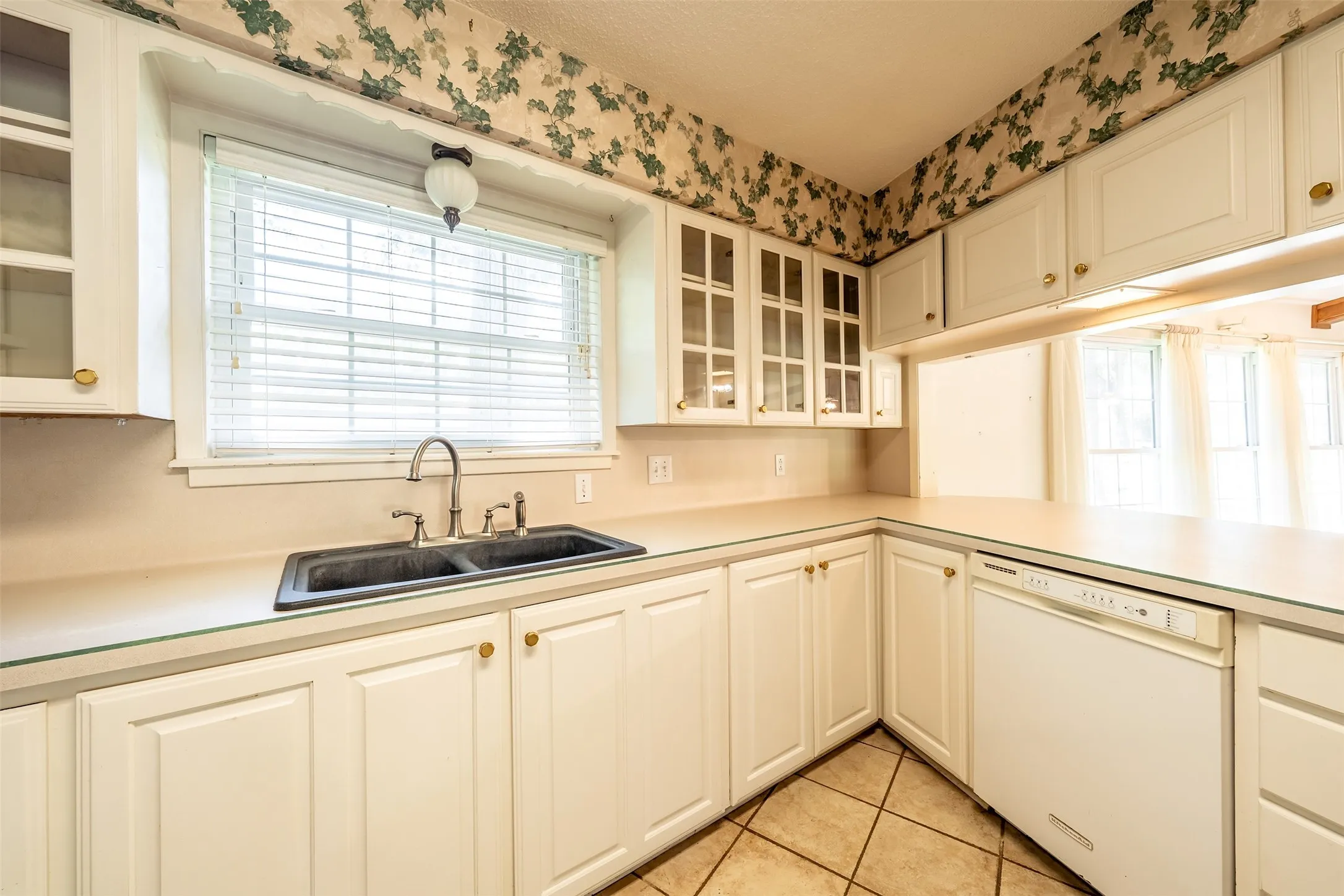 Single Family Residence For Sale in Smith County , 13809 FM 2868, Flint, Texas 75762, 4 Bedroom, 3 Bathroom, Garage spaces, 3,058 Sqft, built in 1977, mls#21407870, Real Estate Agent in Flint, Homes For Sale in Smith county, Homes For Sale in Flint, Realtor in Flint Texas, Real Estate Brokerage Independent Realty Texas, Luminita Cordes Realtor