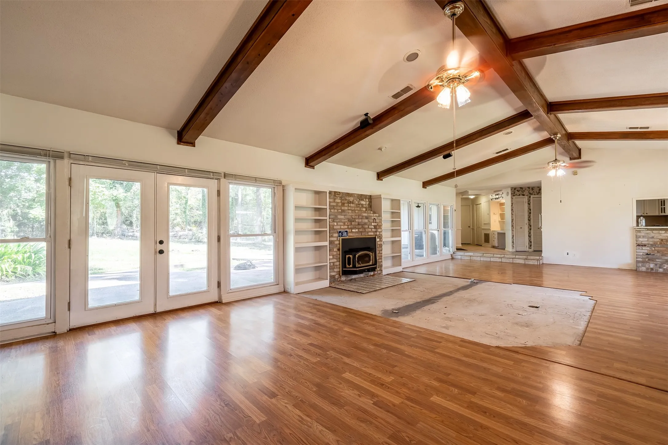 Single Family Residence For Sale in Smith County , 13809 FM 2868, Flint, Texas 75762, 4 Bedroom, 3 Bathroom, Garage spaces, 3,058 Sqft, built in 1977, mls#21407870, Real Estate Agent in Flint, Homes For Sale in Smith county, Homes For Sale in Flint, Realtor in Flint Texas, Real Estate Brokerage Independent Realty Texas, Luminita Cordes Realtor