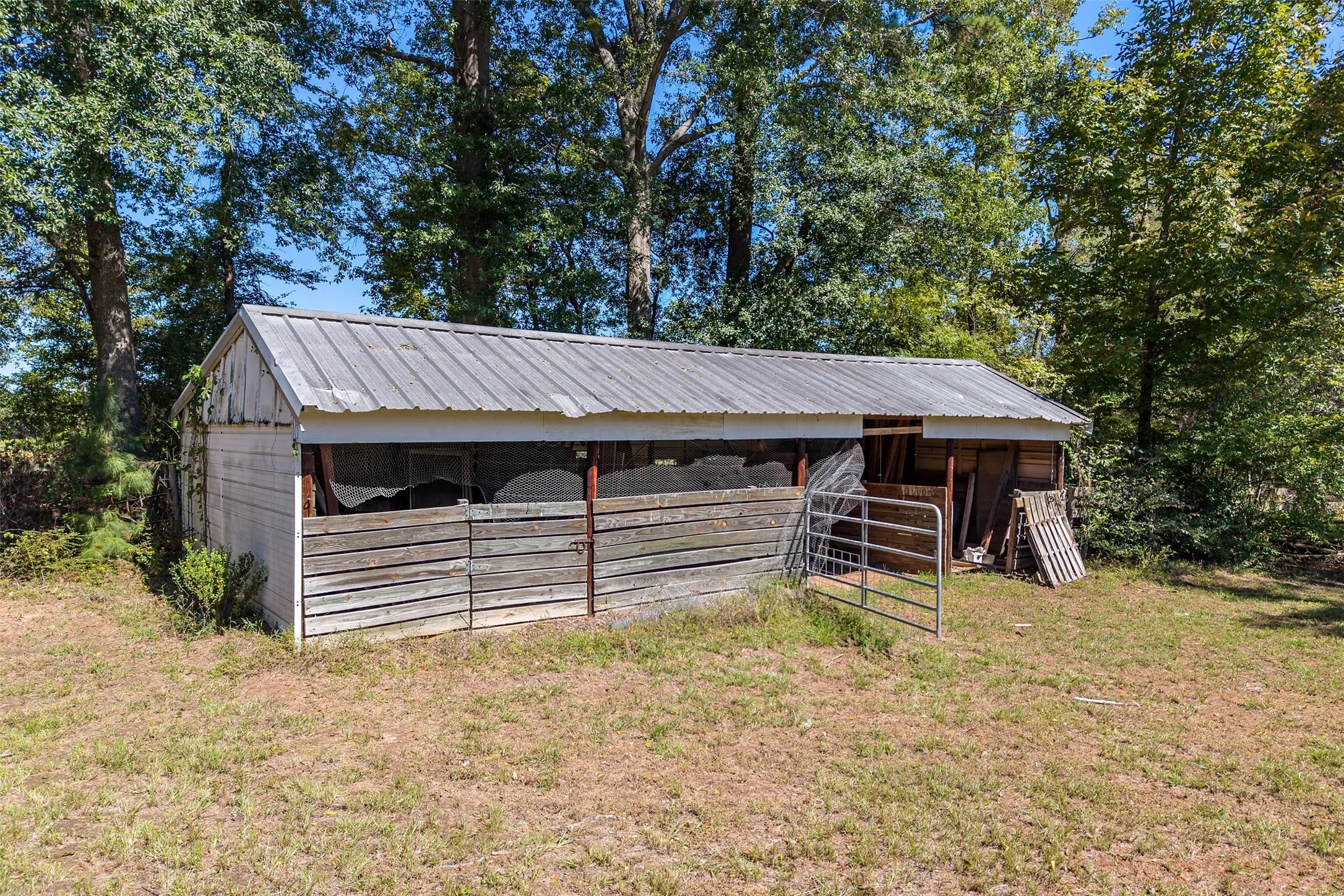 Single Family Residence For Sale in Smith County , 13809 FM 2868, Flint, Texas 75762, 4 Bedroom, 3 Bathroom, Garage spaces, 3,058 Sqft, built in 1977, mls#21407870, Real Estate Agent in Flint, Homes For Sale in Smith county, Homes For Sale in Flint, Realtor in Flint Texas, Real Estate Brokerage Independent Realty Texas, Luminita Cordes Realtor