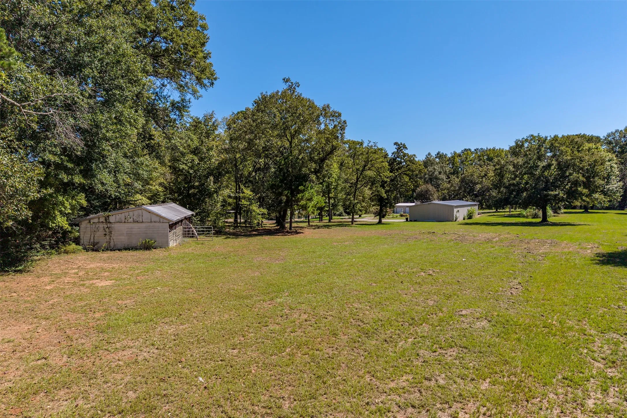 Single Family Residence For Sale in Smith County , 13809 FM 2868, Flint, Texas 75762, 4 Bedroom, 3 Bathroom, Garage spaces, 3,058 Sqft, built in 1977, mls#21407870, Real Estate Agent in Flint, Homes For Sale in Smith county, Homes For Sale in Flint, Realtor in Flint Texas, Real Estate Brokerage Independent Realty Texas, Luminita Cordes Realtor