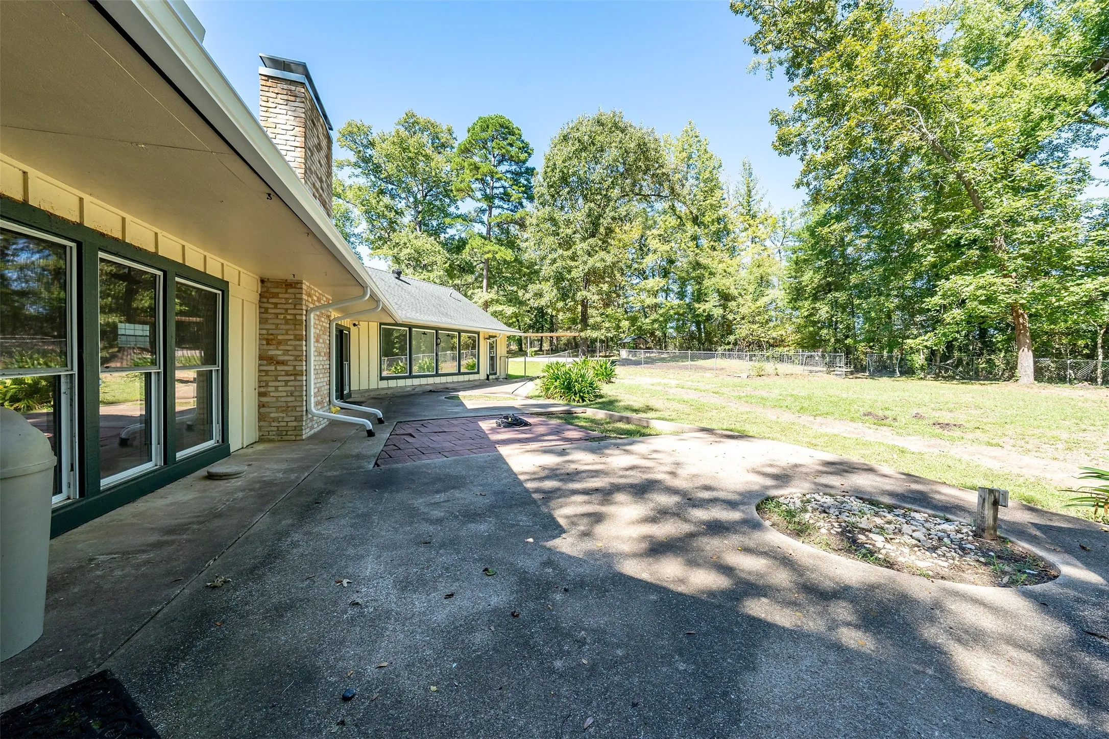 Single Family Residence For Sale in Smith County , 13809 FM 2868, Flint, Texas 75762, 4 Bedroom, 3 Bathroom, Garage spaces, 3,058 Sqft, built in 1977, mls#21407870, Real Estate Agent in Flint, Homes For Sale in Smith county, Homes For Sale in Flint, Realtor in Flint Texas, Real Estate Brokerage Independent Realty Texas, Luminita Cordes Realtor