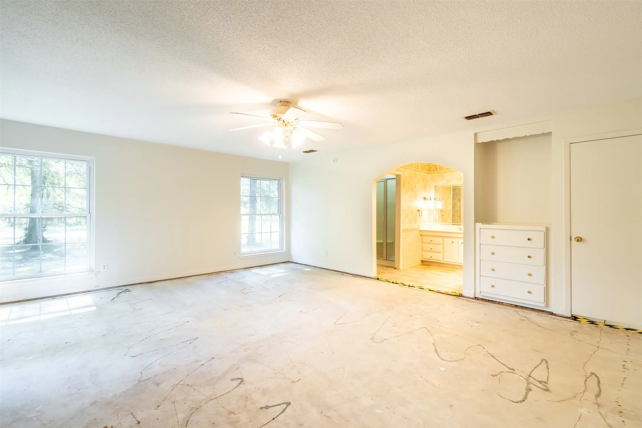 Single Family Residence For Sale in Smith County , 13809 FM 2868, Flint, Texas 75762, 4 Bedroom, 3 Bathroom, Garage spaces, 3,058 Sqft, built in 1977, mls#21407870, Real Estate Agent in Flint, Homes For Sale in Smith county, Homes For Sale in Flint, Realtor in Flint Texas, Real Estate Brokerage Independent Realty Texas, Luminita Cordes Realtor